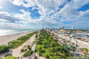 Alquiler Vacacional - Beachfront Suite in the Carlyle Hotel on Ocean Drive in South Beach Miami