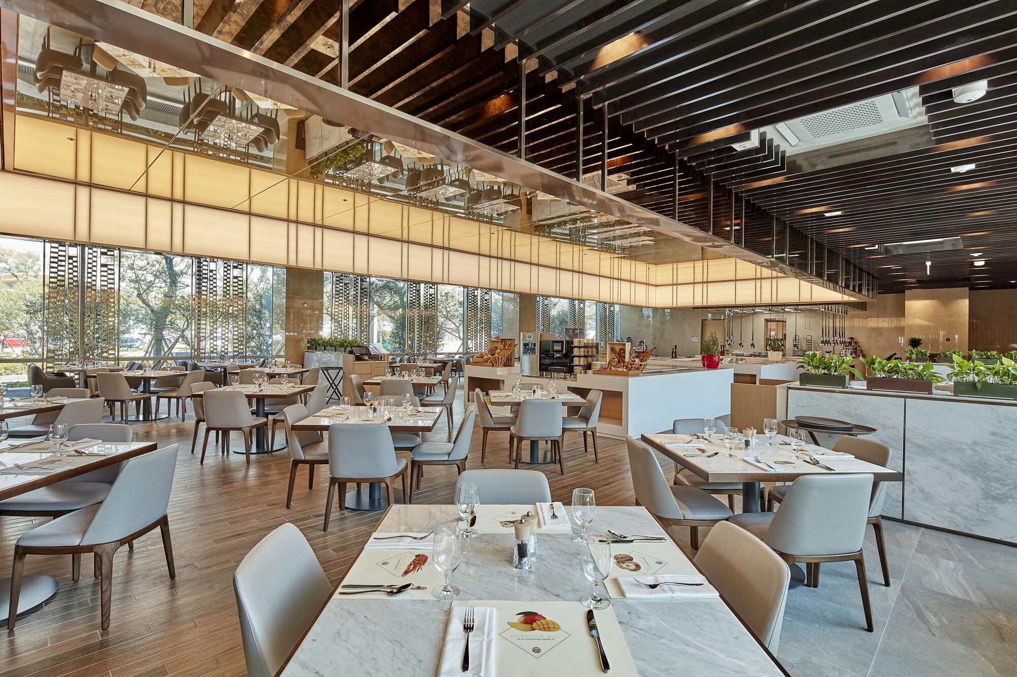Restaurant Somerset Jeju Shinhwa World