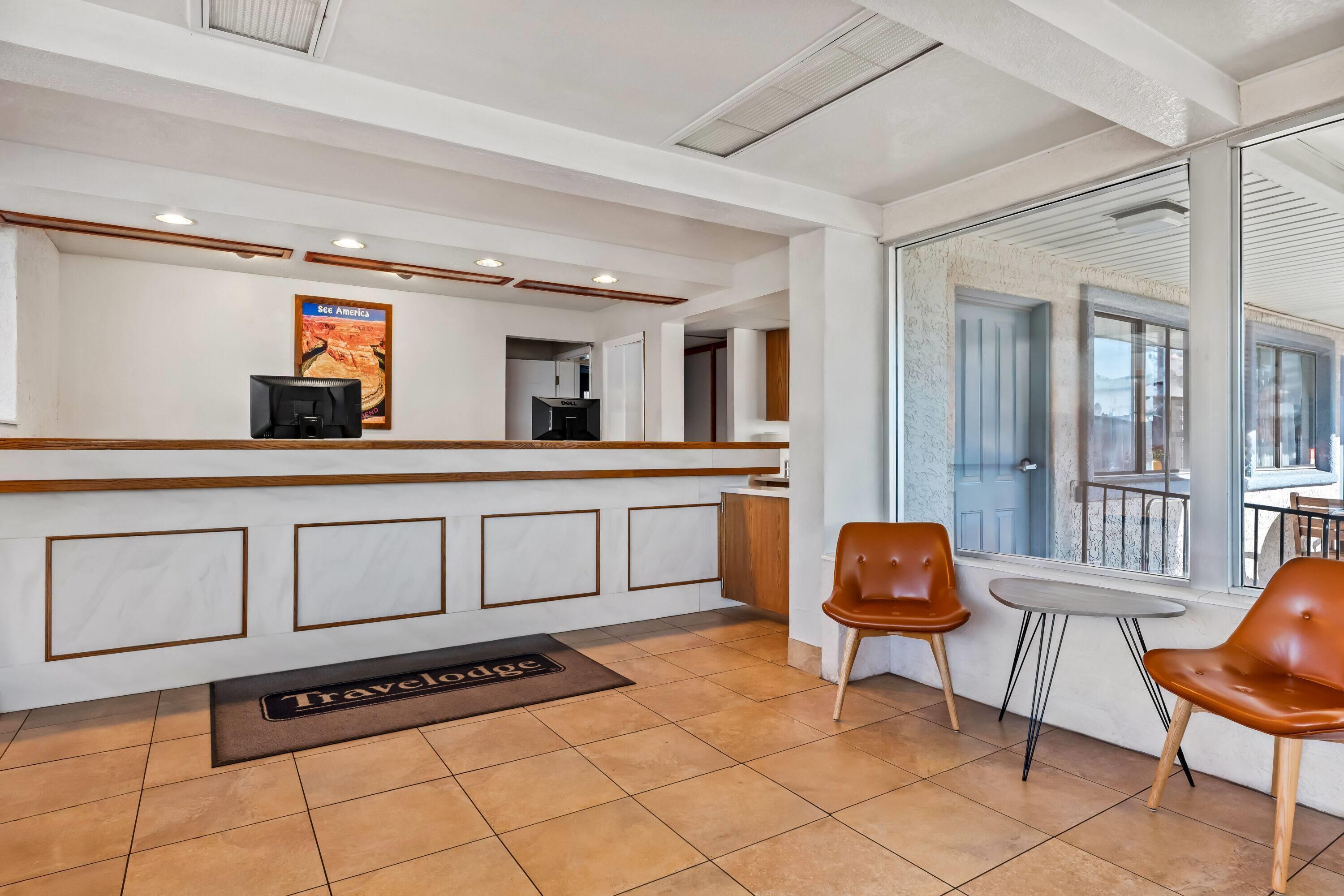 Vista Lobby Travelodge by Wyndham Page, View of Lake Powell