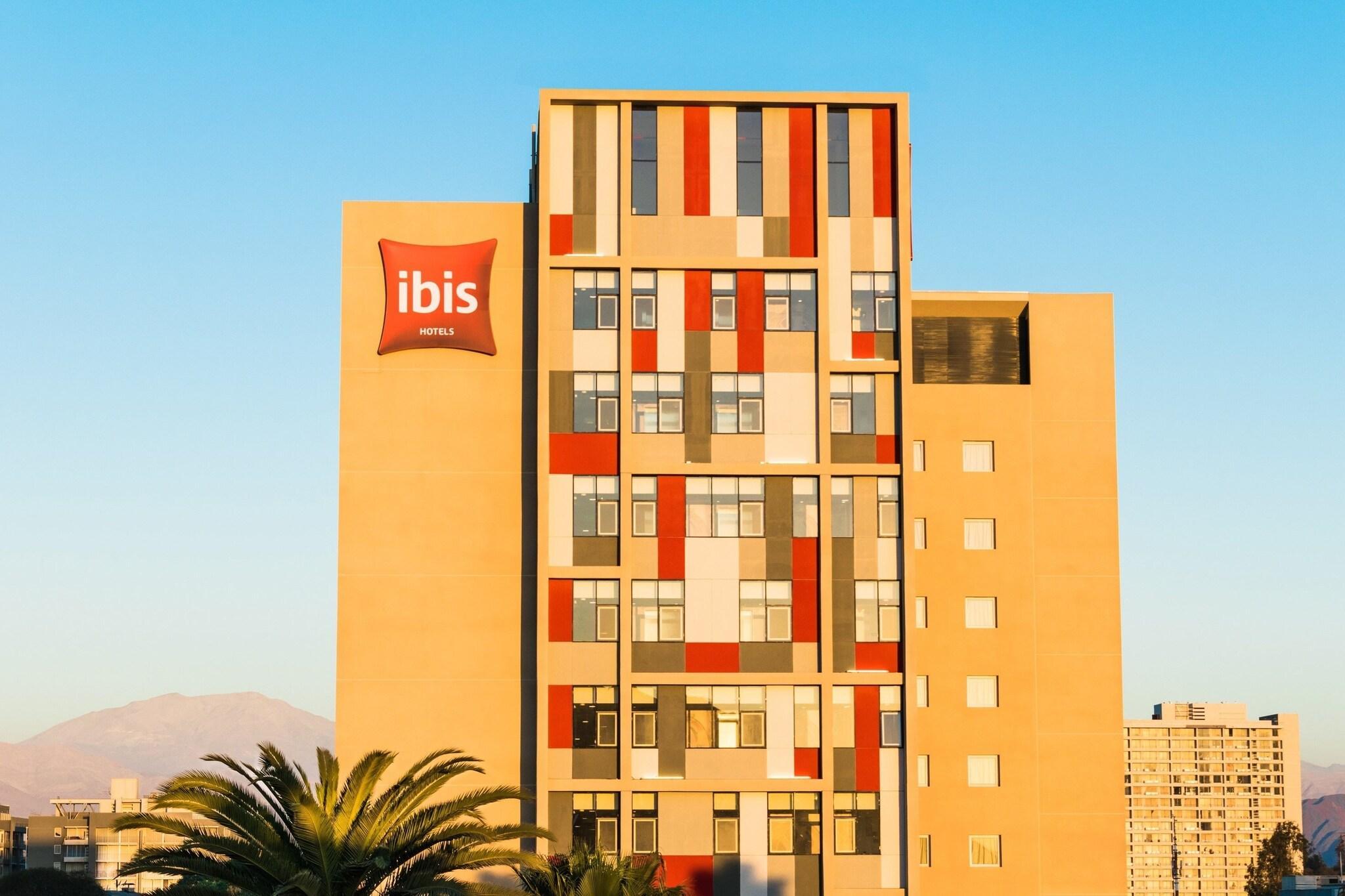 Vista da fachada ibis Copiapo