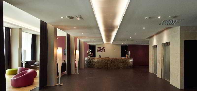 Vista Lobby Hôtel Mercure Villefranche-en-Beaujolais - Ici 