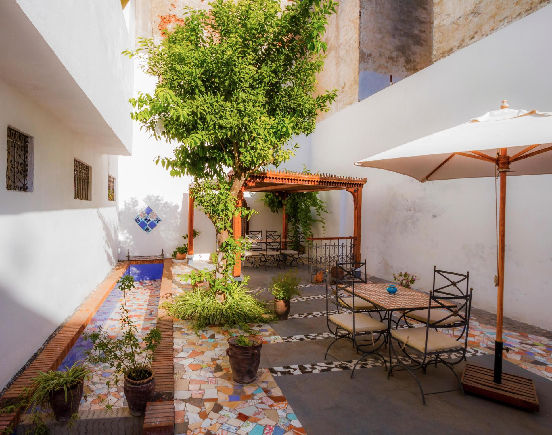 Varios Blanco Riad hotel