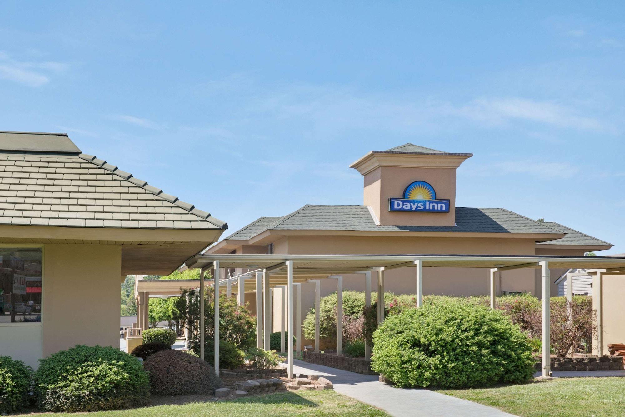 Varios Days Inn by Wyndham Charlotte/Woodlawn Near Carowinds