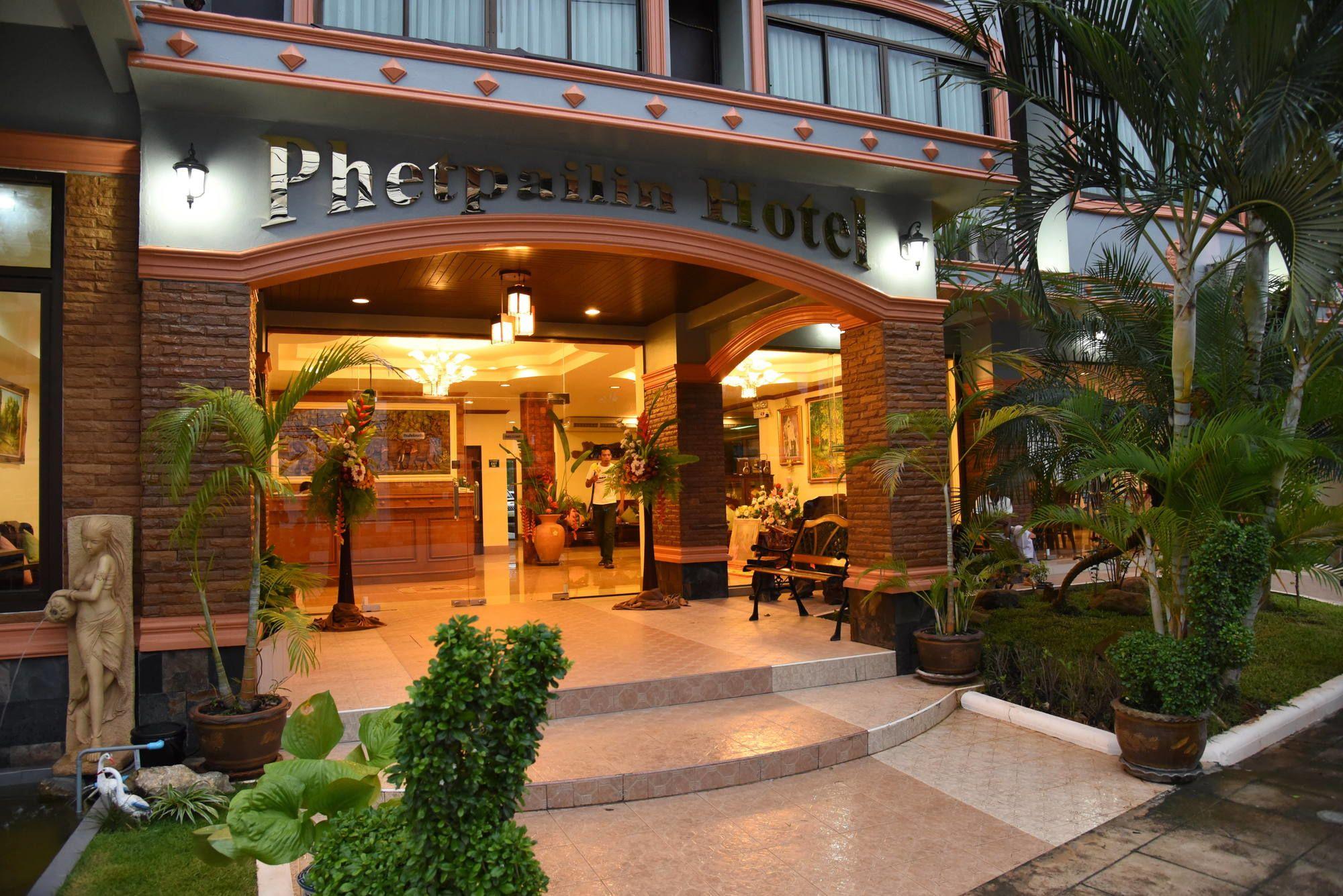 Vista da fachada Krabi Phetpailin Hotel