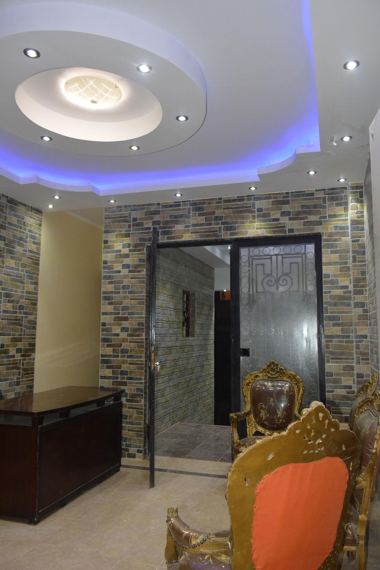 Vista Lobby Happy Days