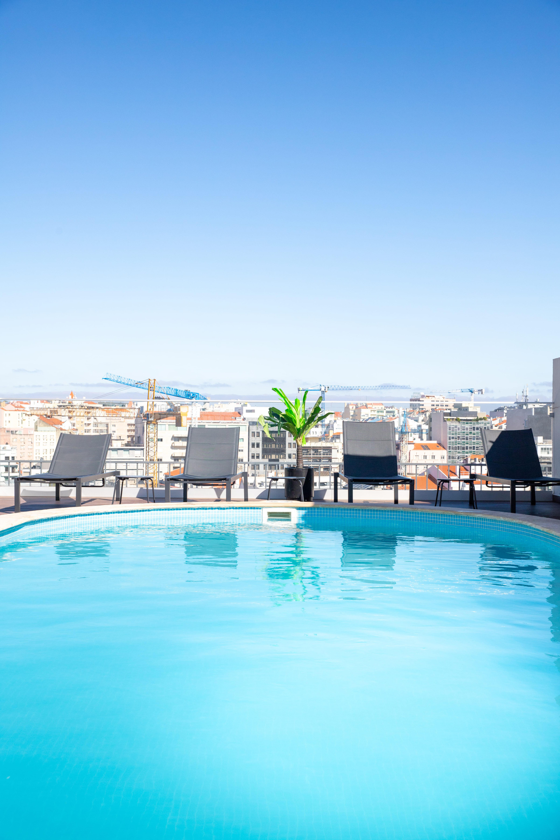 Vista Piscina VIP Executive Suites do Marques Hotel