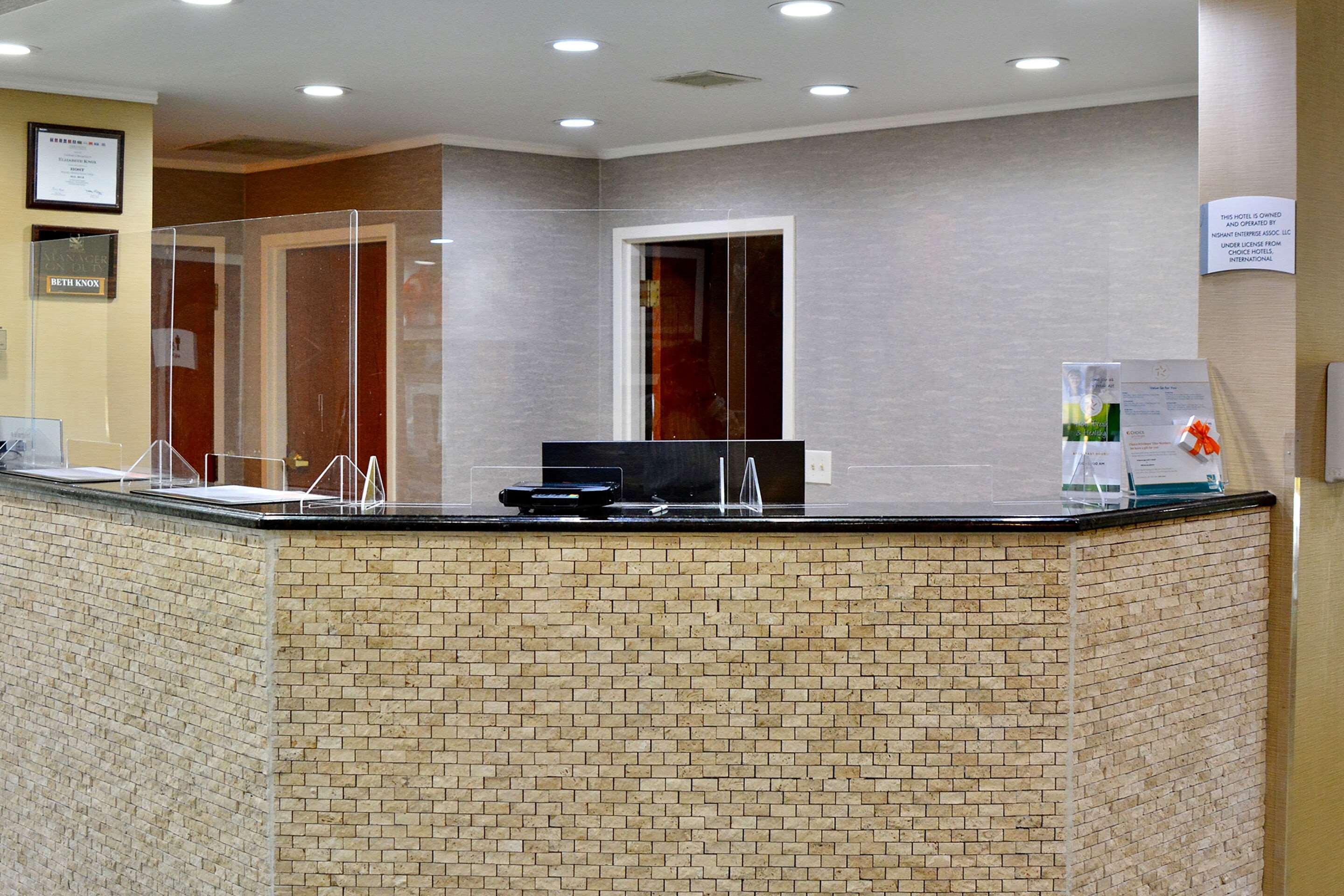 Vista Lobby Quality Inn Union US Hwy 176