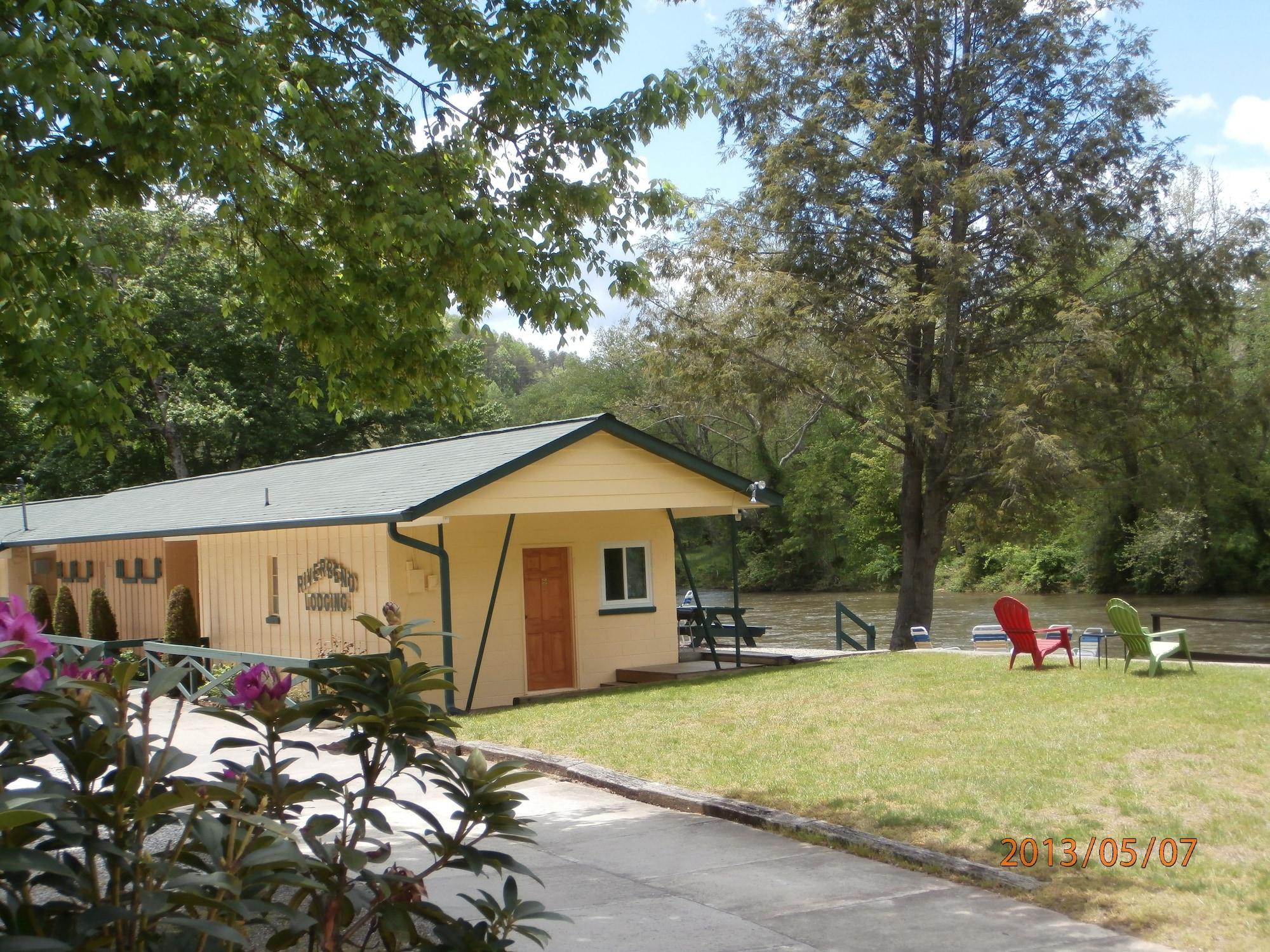 Vista Exterior Riverbend Lodging
