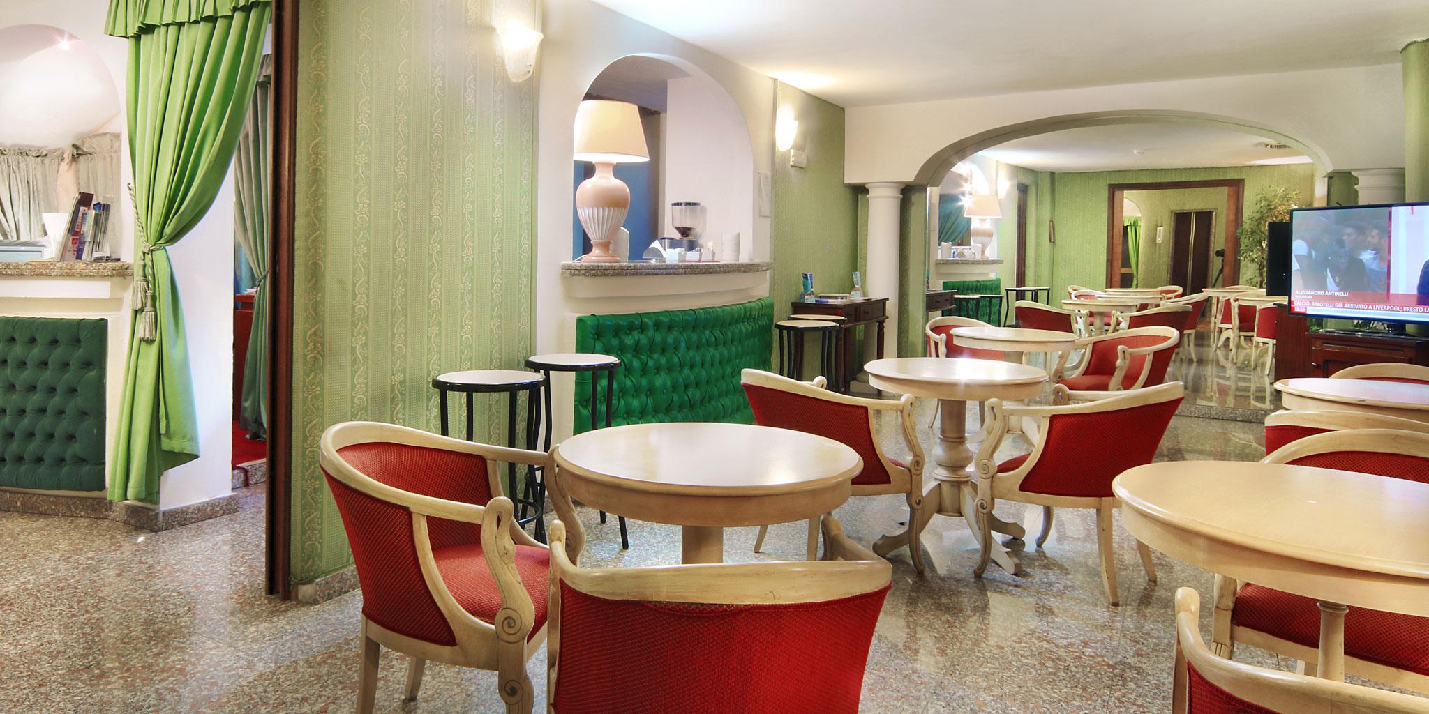 Bar/Salón Colonna Palace Mediterraneo