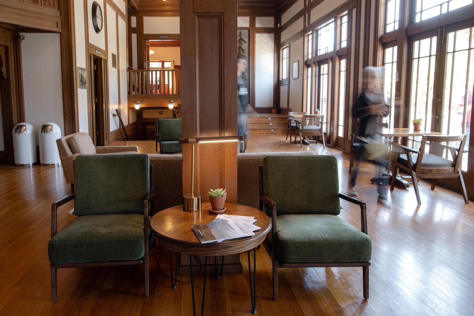 Vista Lobby Scotia Lodge