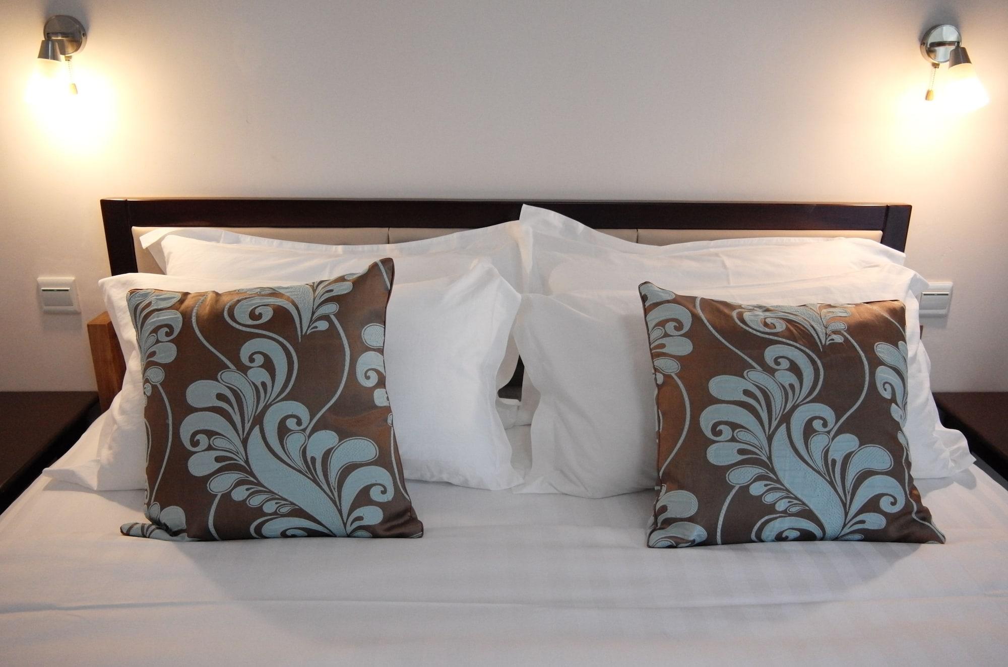 Habitación Luganvilla Business Hotel and Restaurant