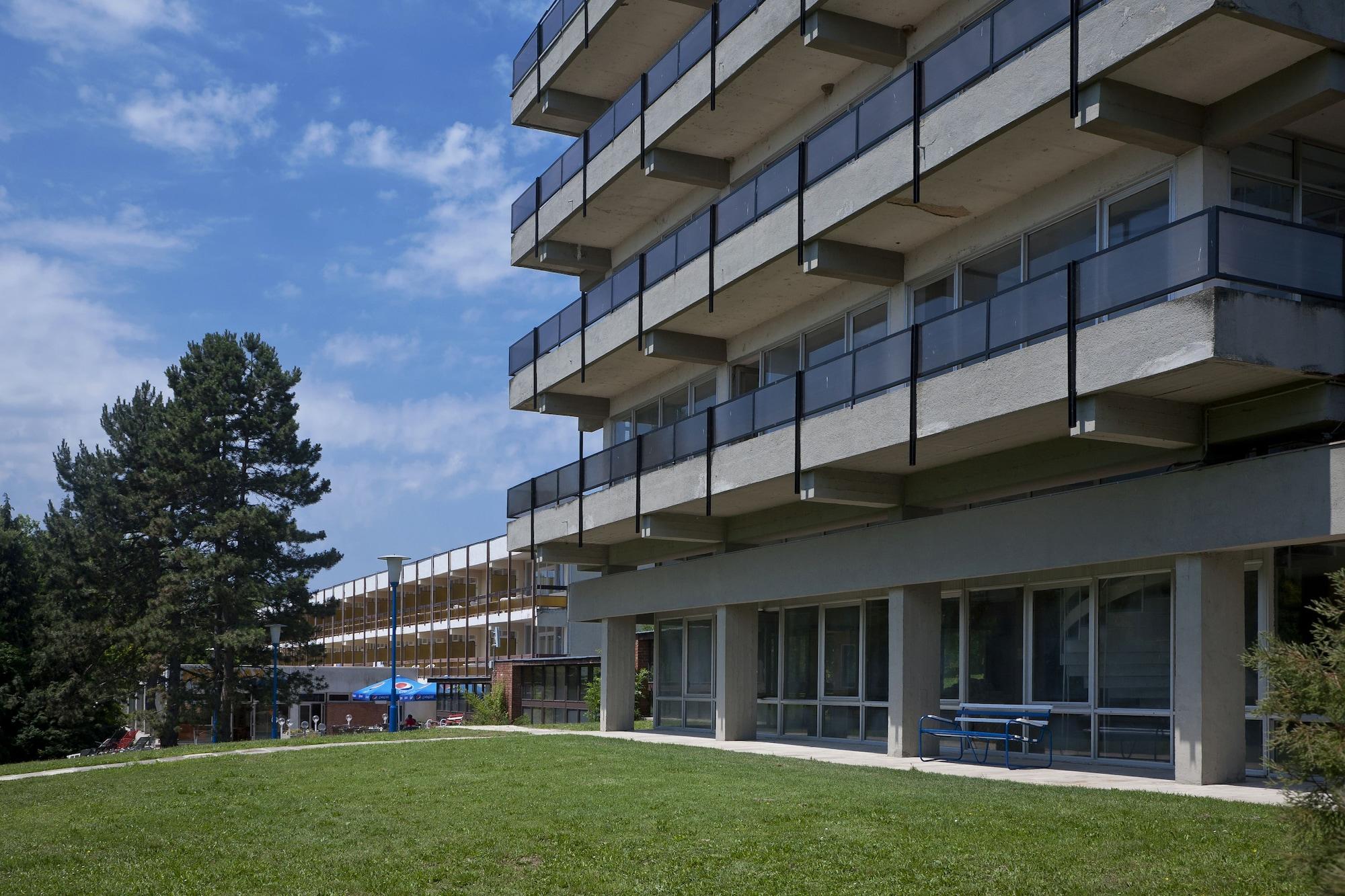Vista Exterior Holiday Hotel Csopak