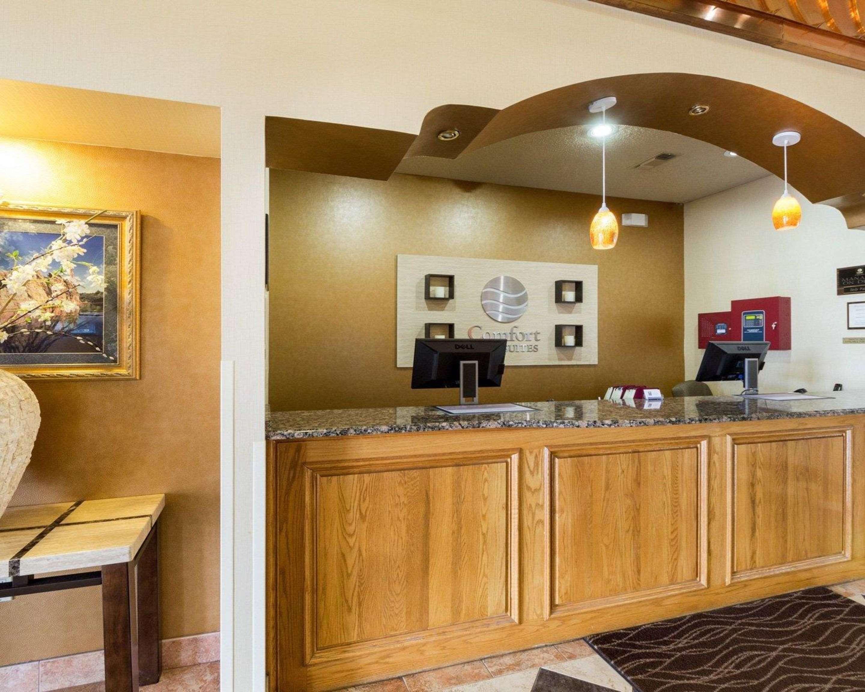Vista Lobby Comfort Inn & Suites Burnet