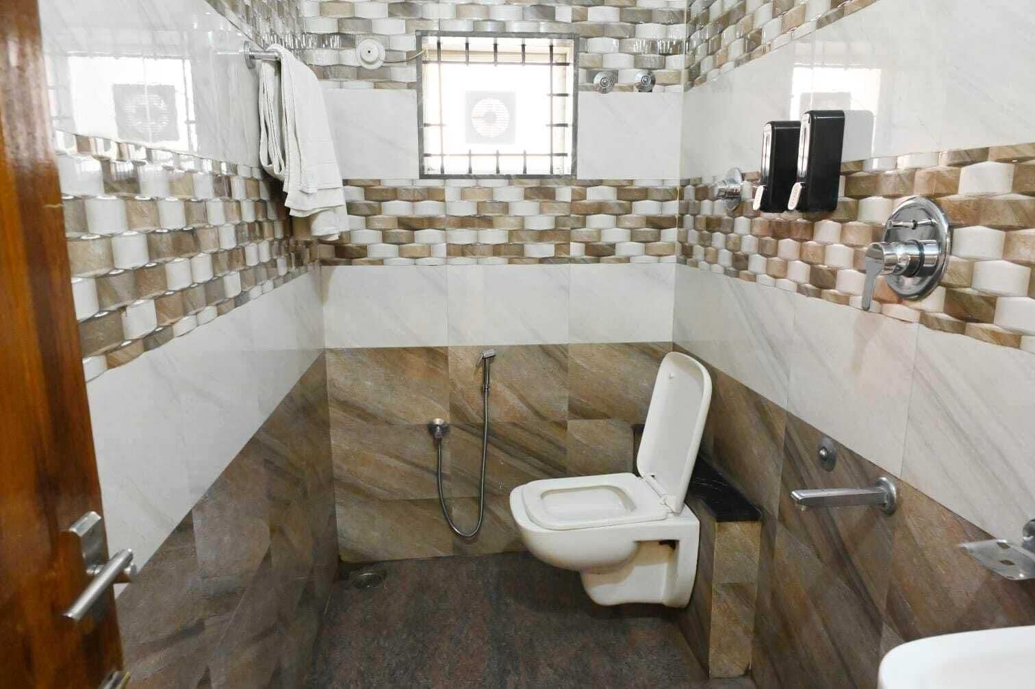 Equipamiento de Habitación Hotel Kailash Heaven