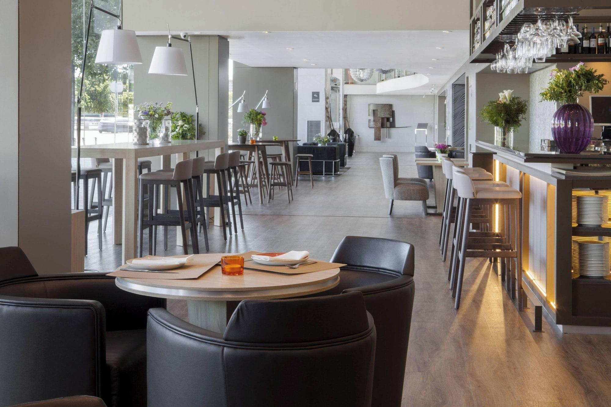 Bar/Salón AC Hotel Córdoba by Marriott