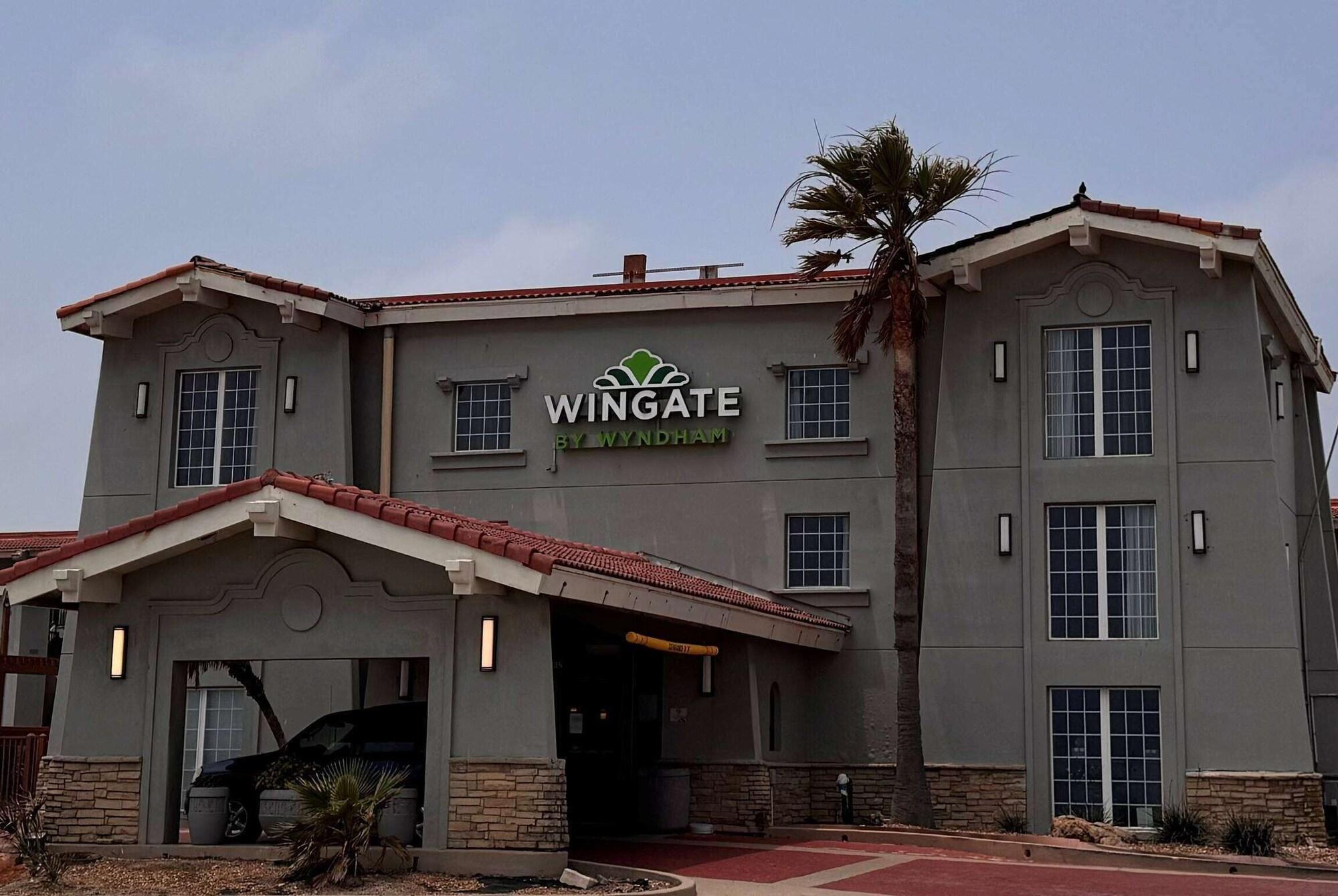 Vista Exterior Wingate by Wyndham Galveston Beachfront at the Seawall
