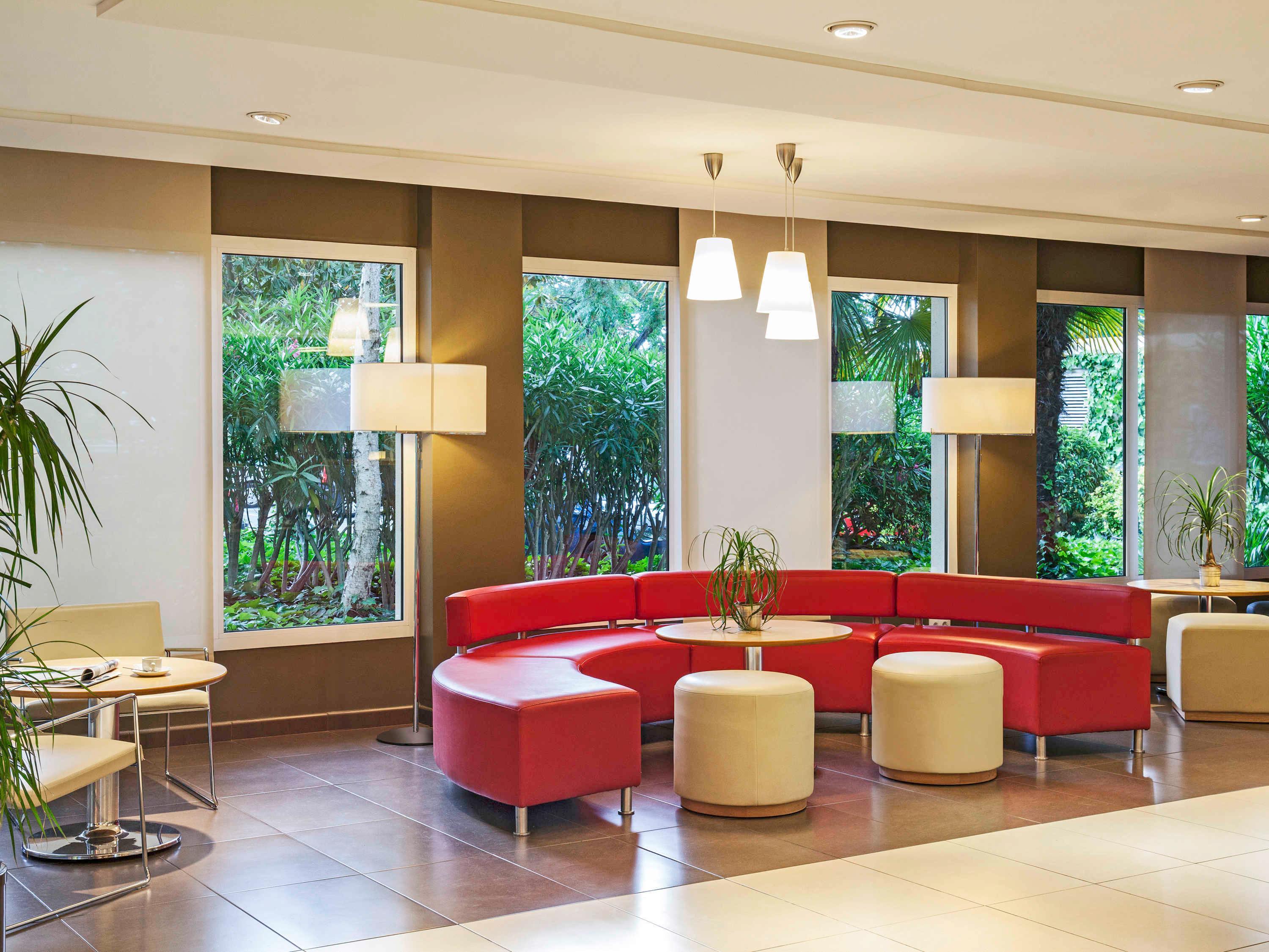 Vista Lobby ibis Barcelona Cornella