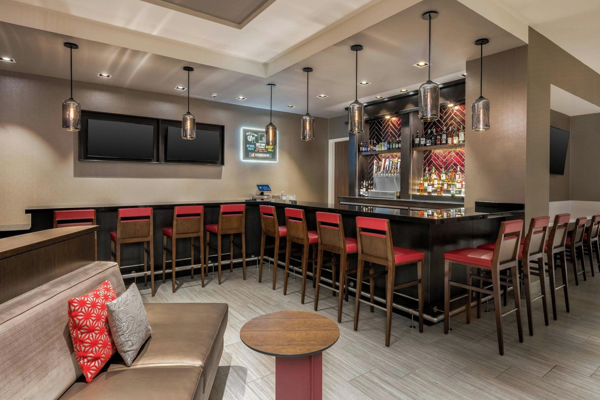 Bar/Salón SpringHill Suites by Marriott Athens Downtown/University Area