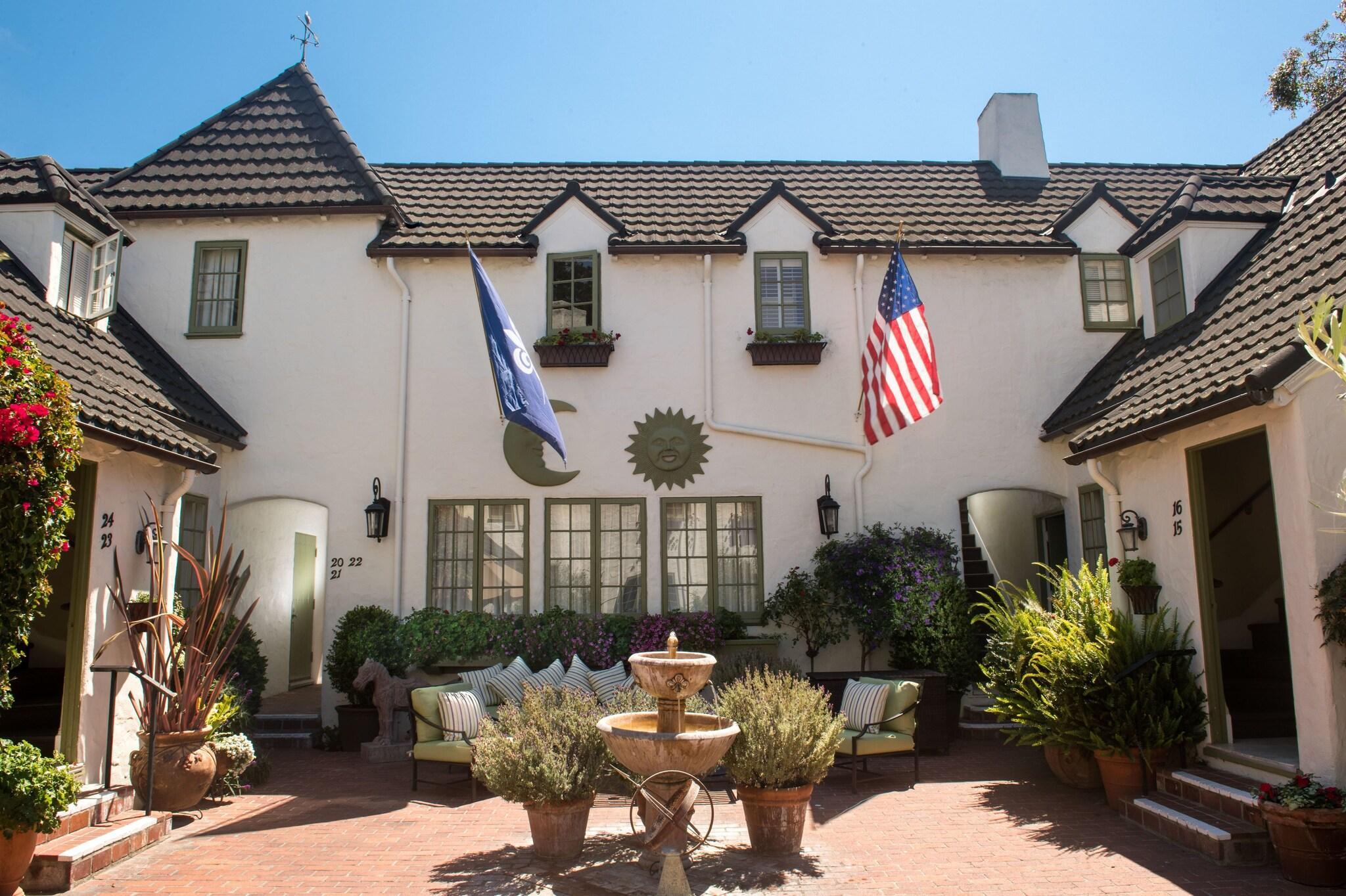 Varios L Auberge Carmel