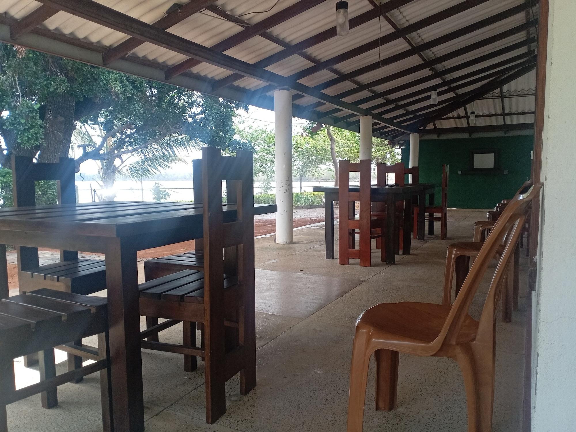 Restaurant Yala Treetop Lake