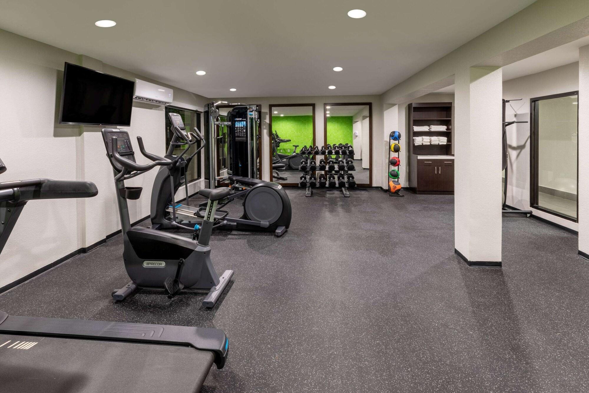 Gimnasio La Quinta Inn & Suites by Wyndham Houston NW Brookhollow