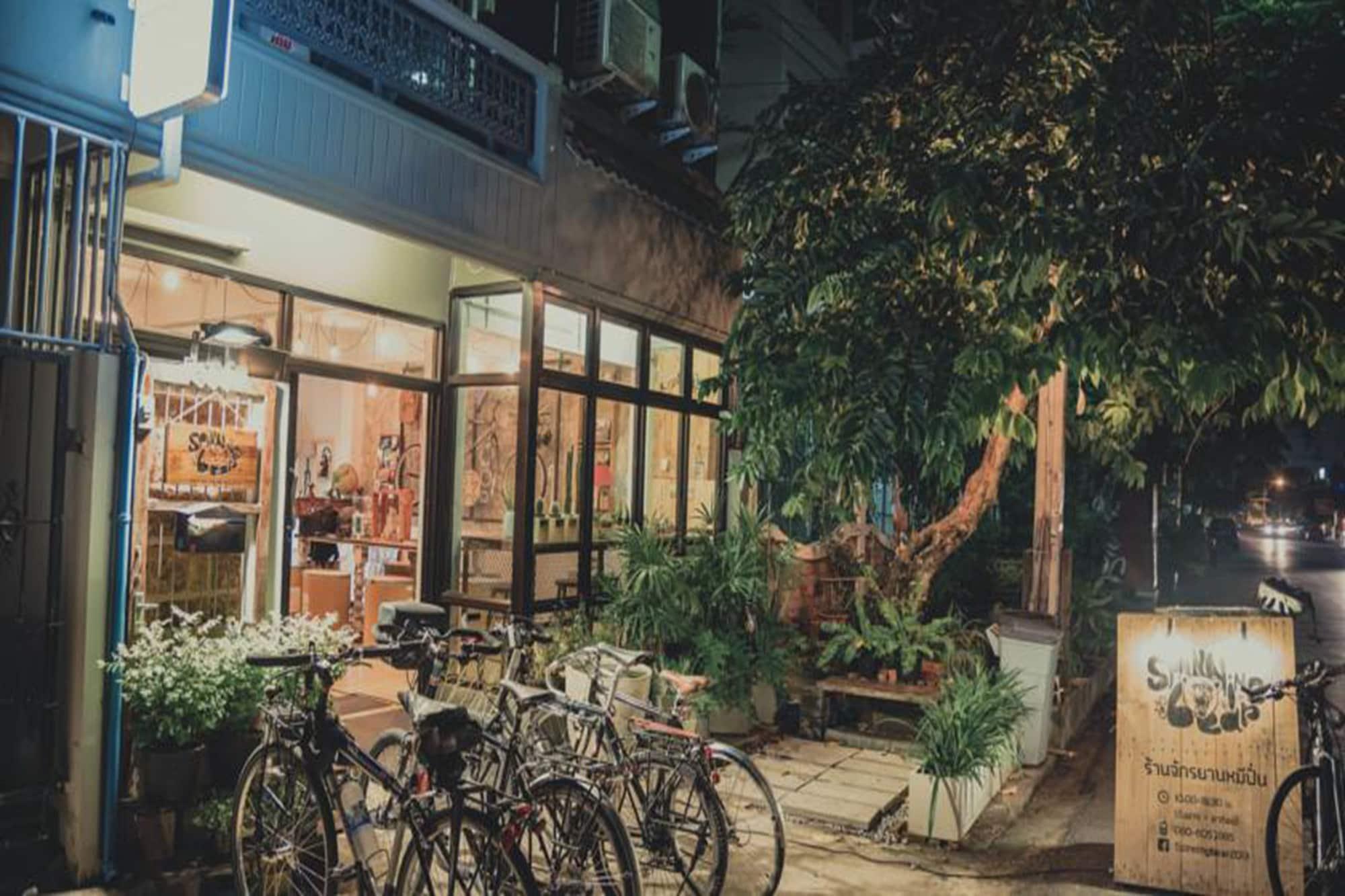 Varios Spinning Bear Hostel