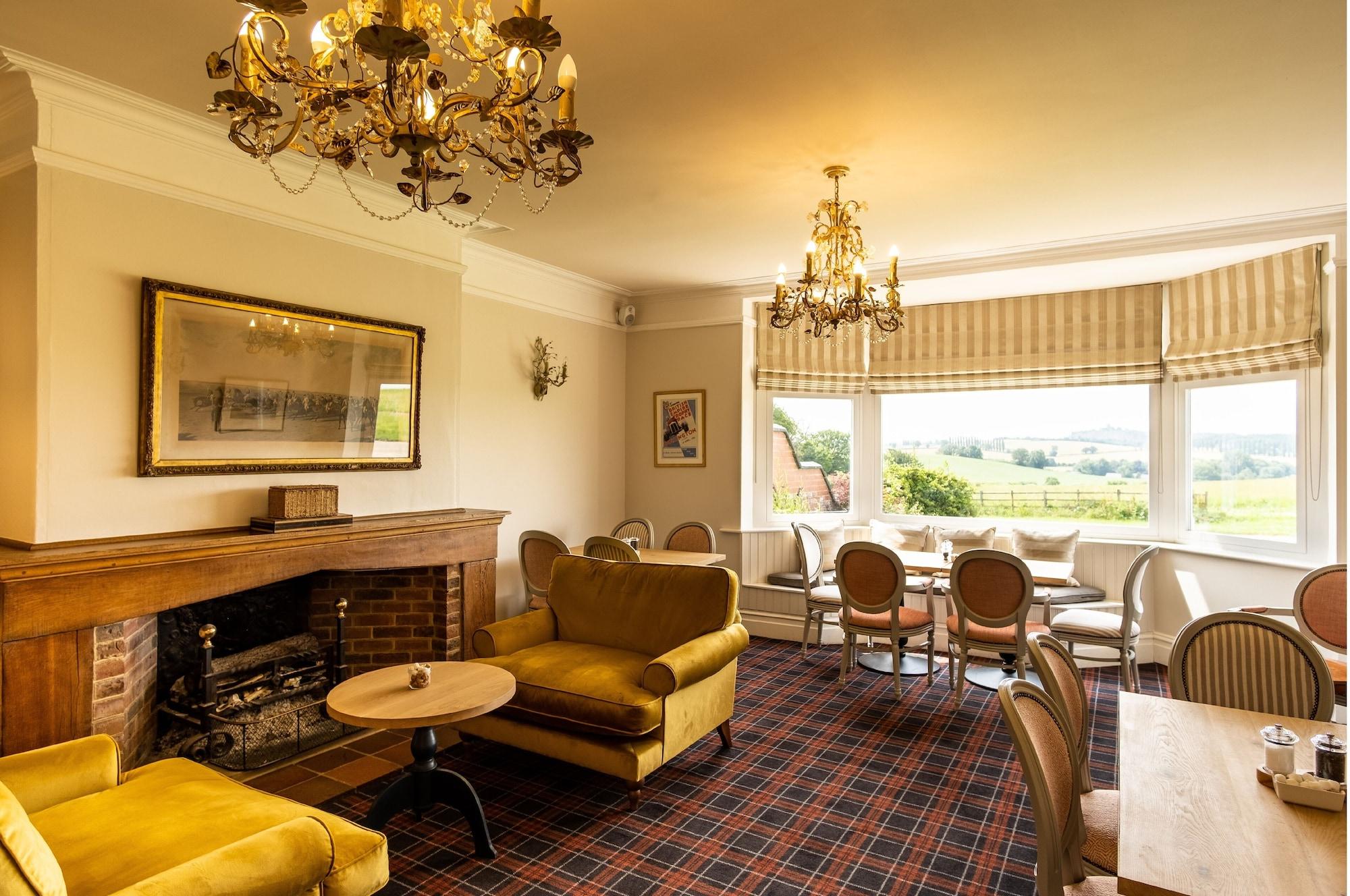 Bar/Salón Donington Park Farmhouse Hotel