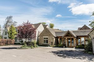 Alojamiento - The Crown Wilde Thyme & Honey Hotel