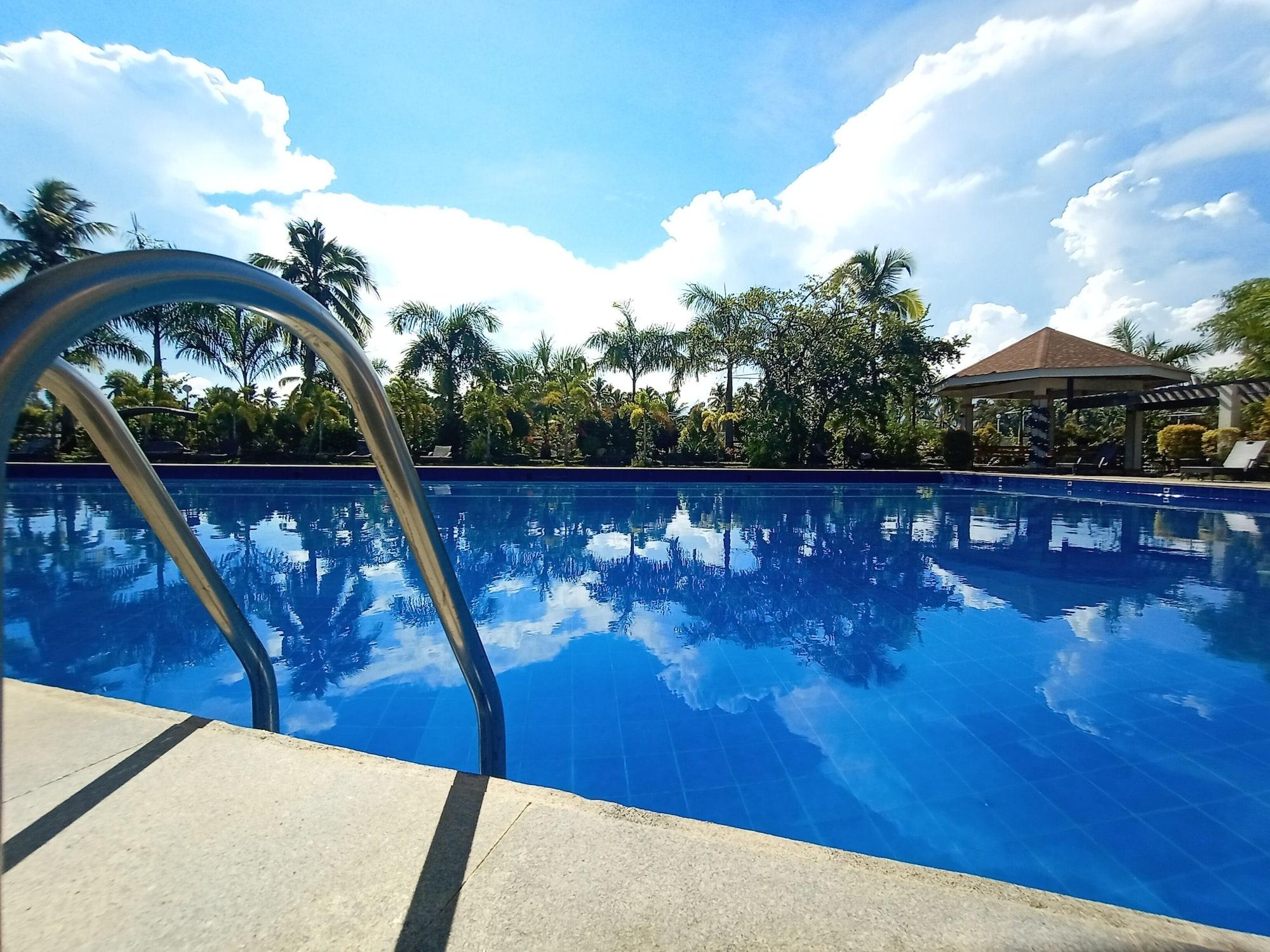 Vista Piscina San Pedro Country Farm Resort Inc