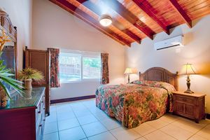 Alquiler Vacacional - On the beach between W Bay & W End - POOL & DOCK - screen porch - Sunsets galore