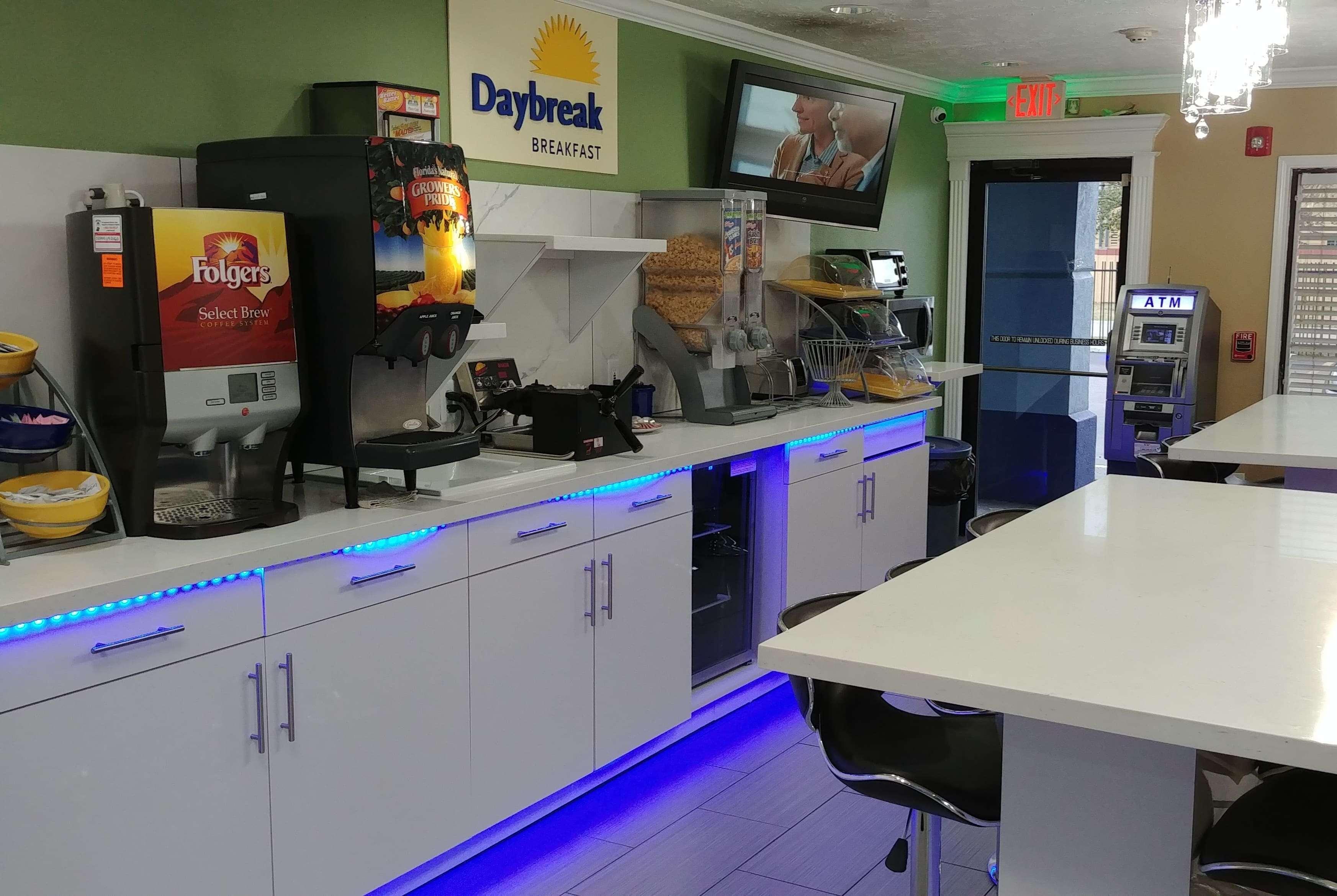 Restaurant Days Inn by Wyndham Houston East