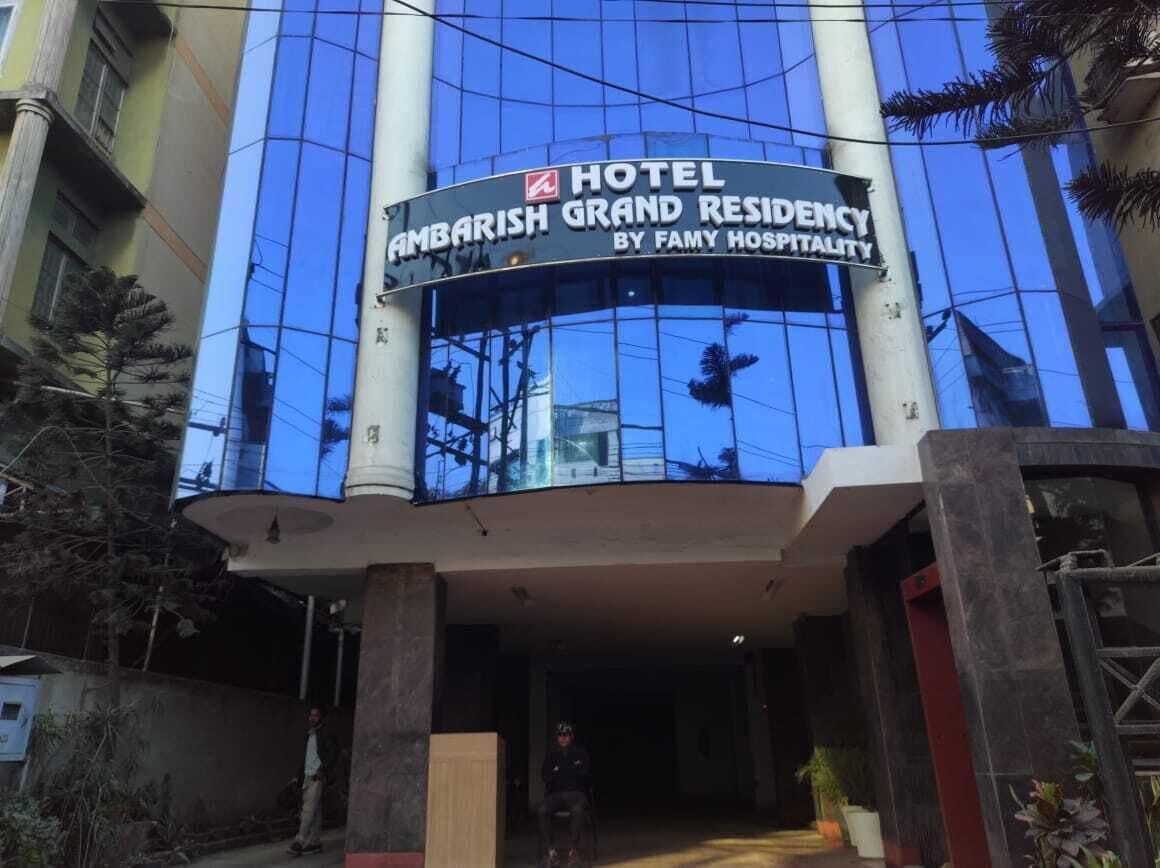 Vista Exterior Ambarish Grand Residency