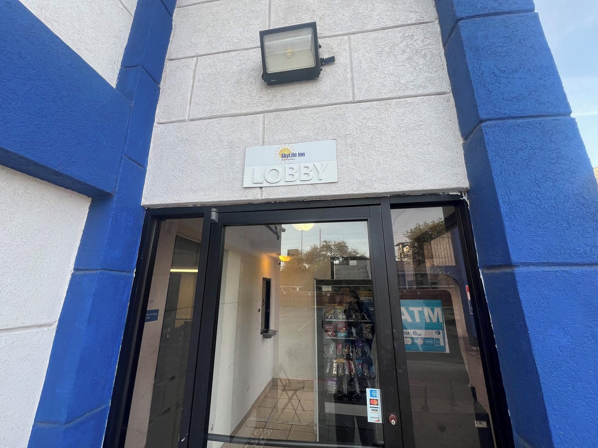 Vista Exterior Skylite inn