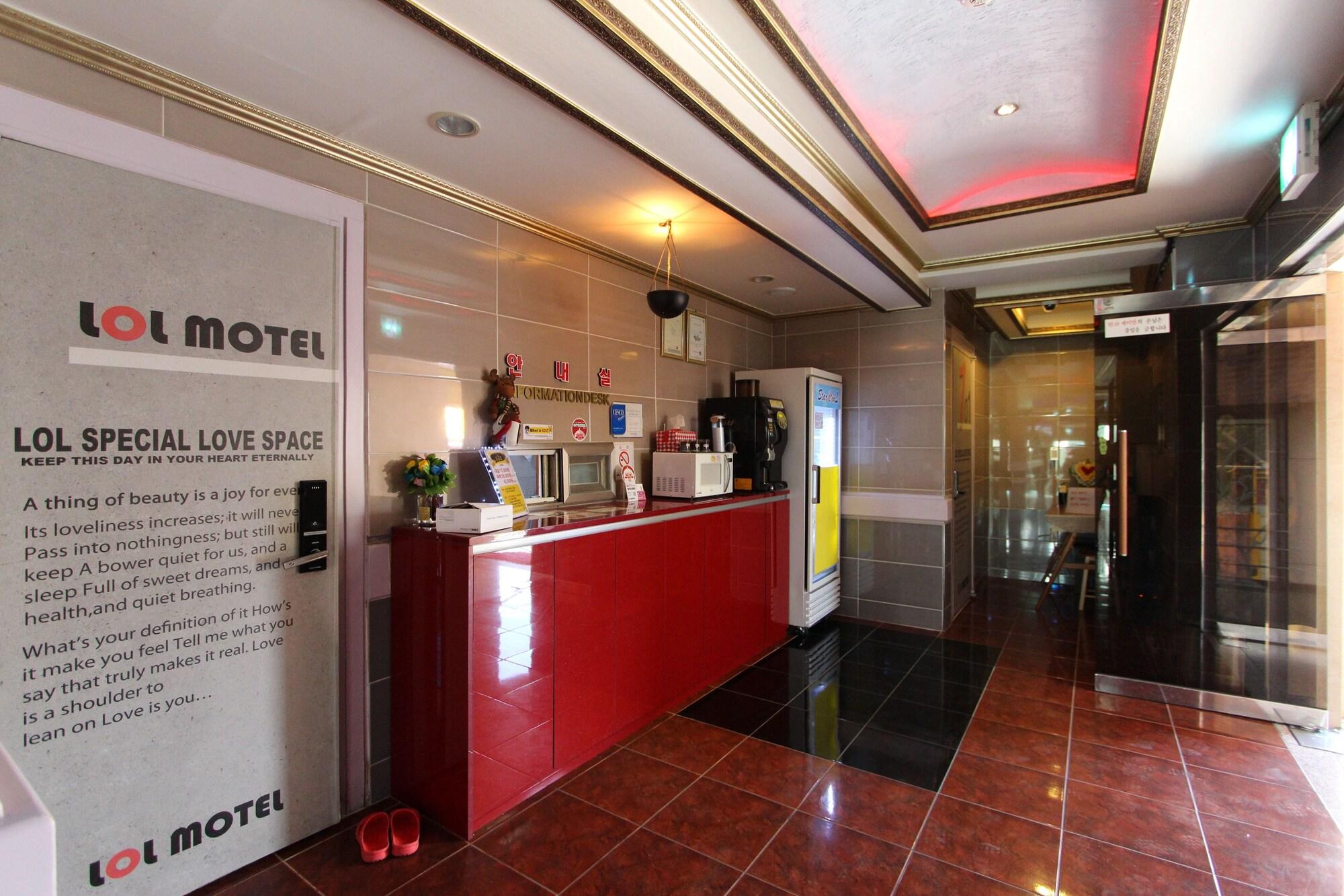 Vista Lobby LOL Motel