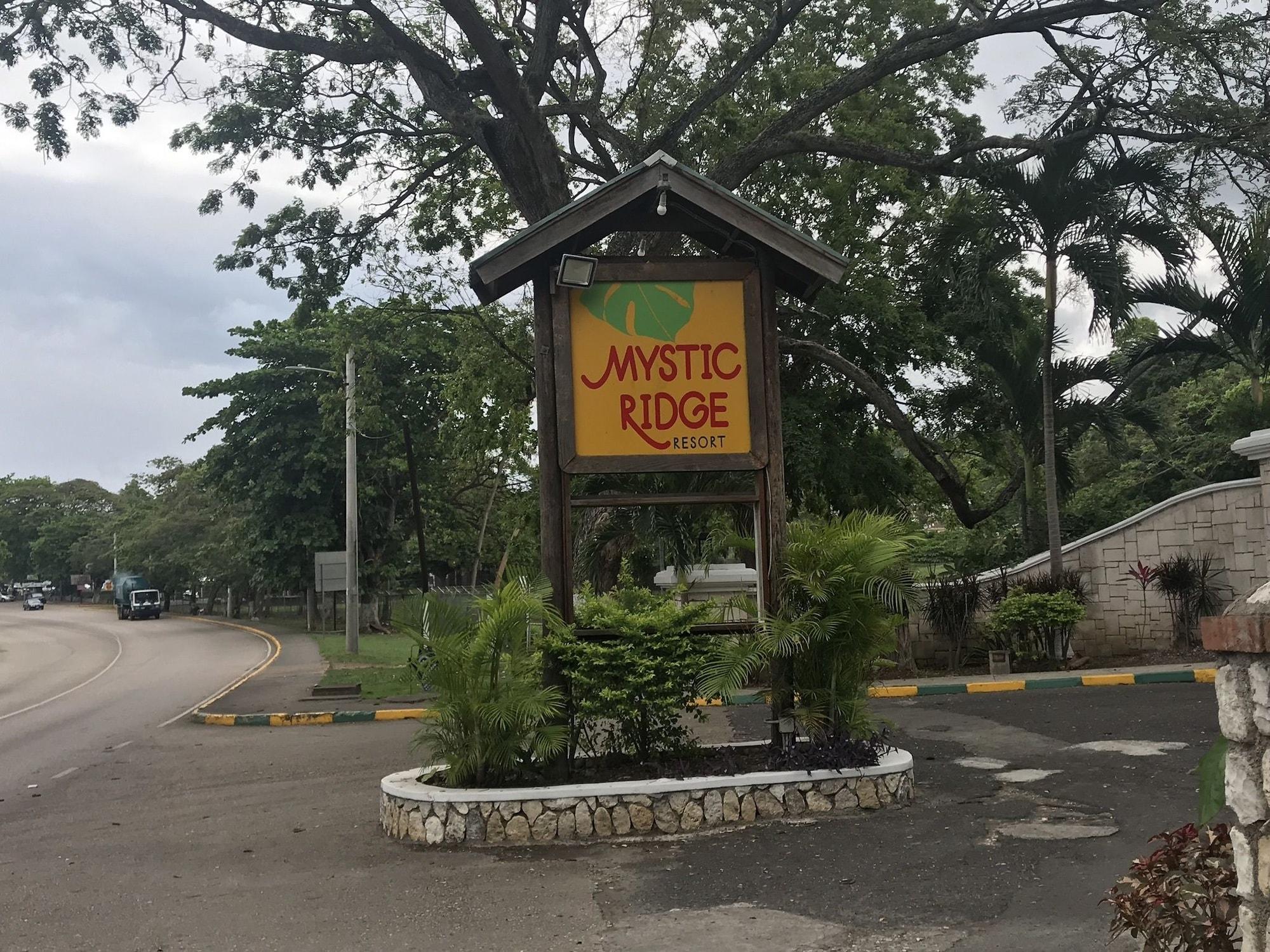 Vista Exterior Mystic Ridge Resort Apt 57