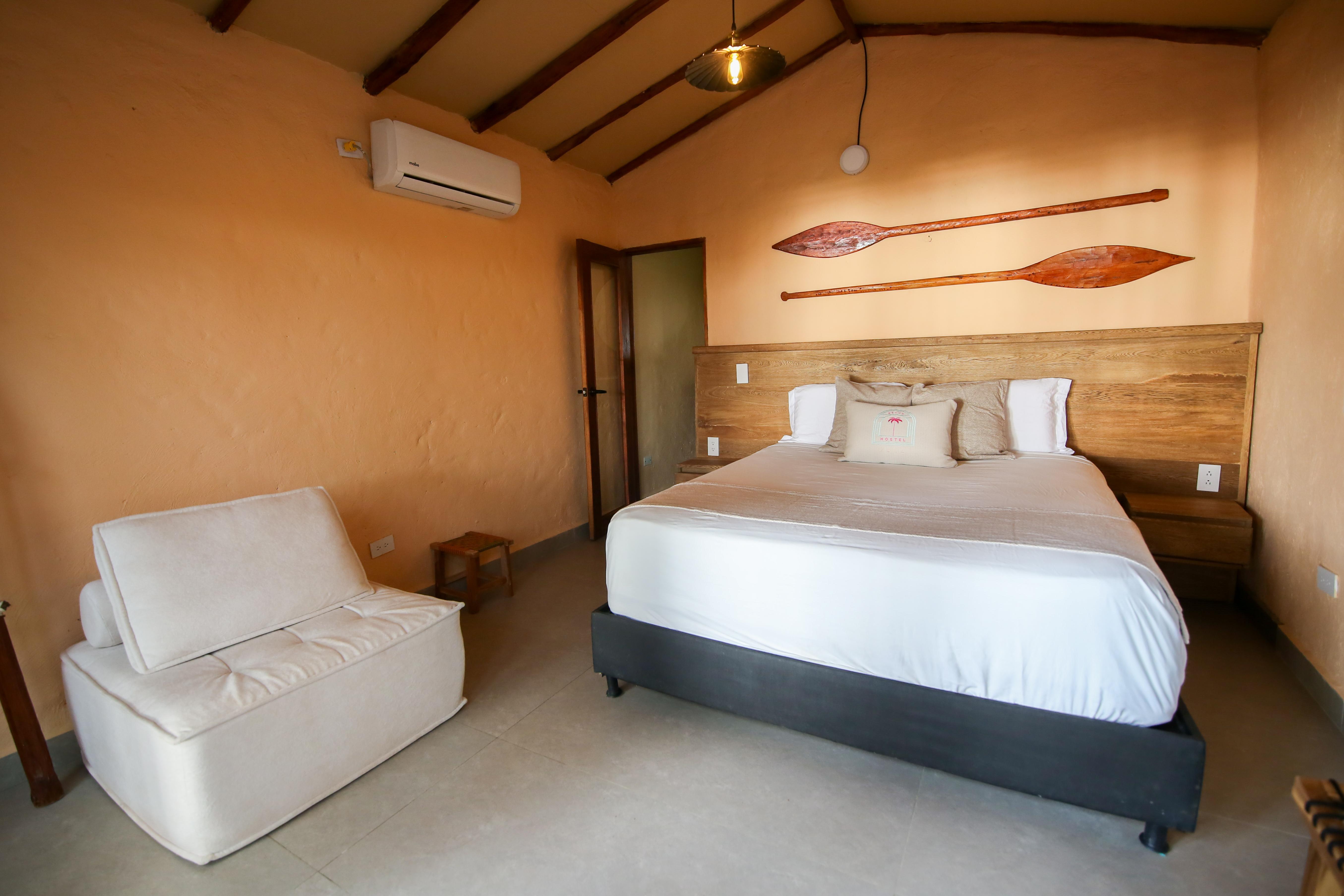 Camas Makai Beach Hostel