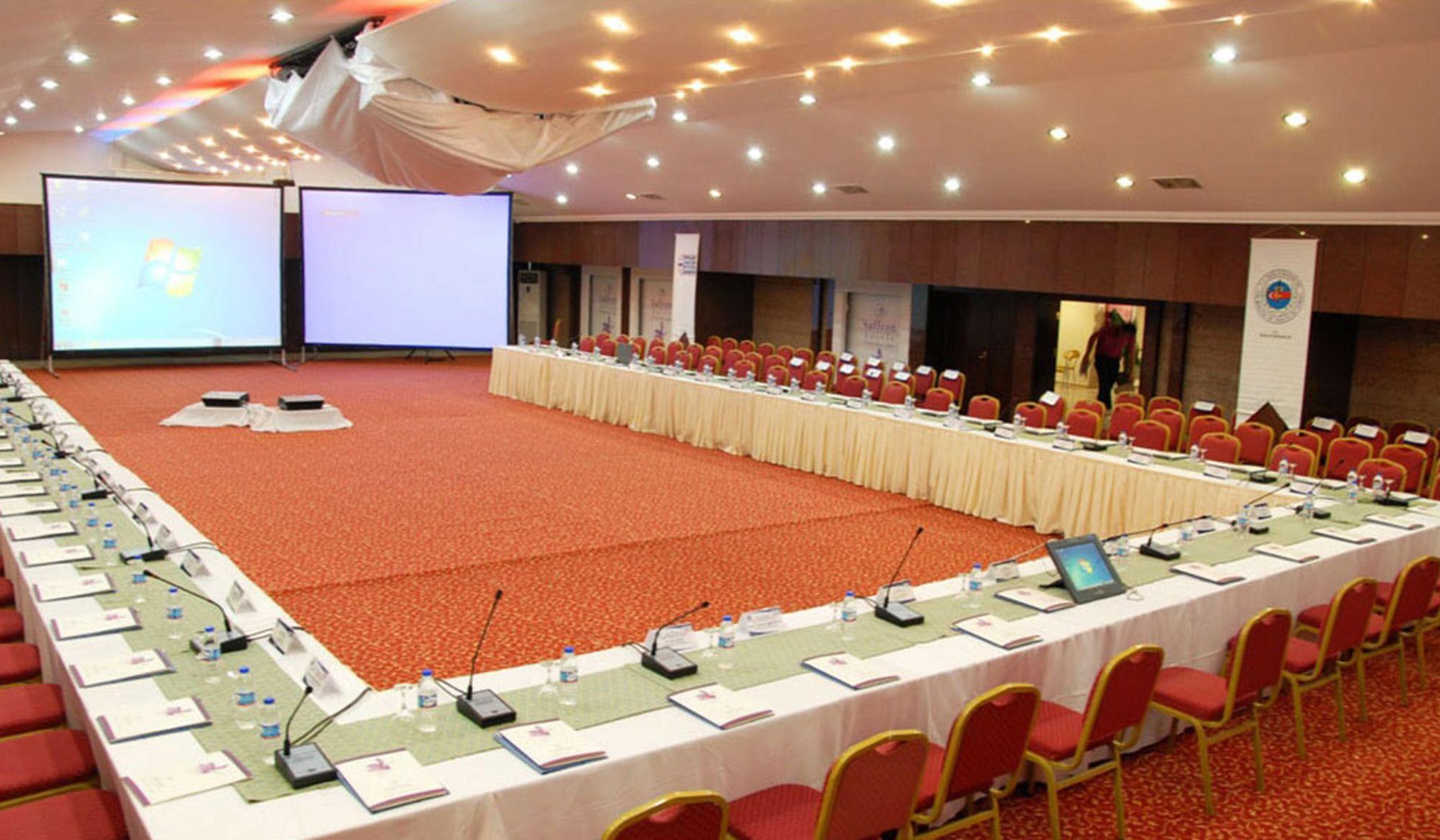 Sala de Reuniones Saffron Hotel