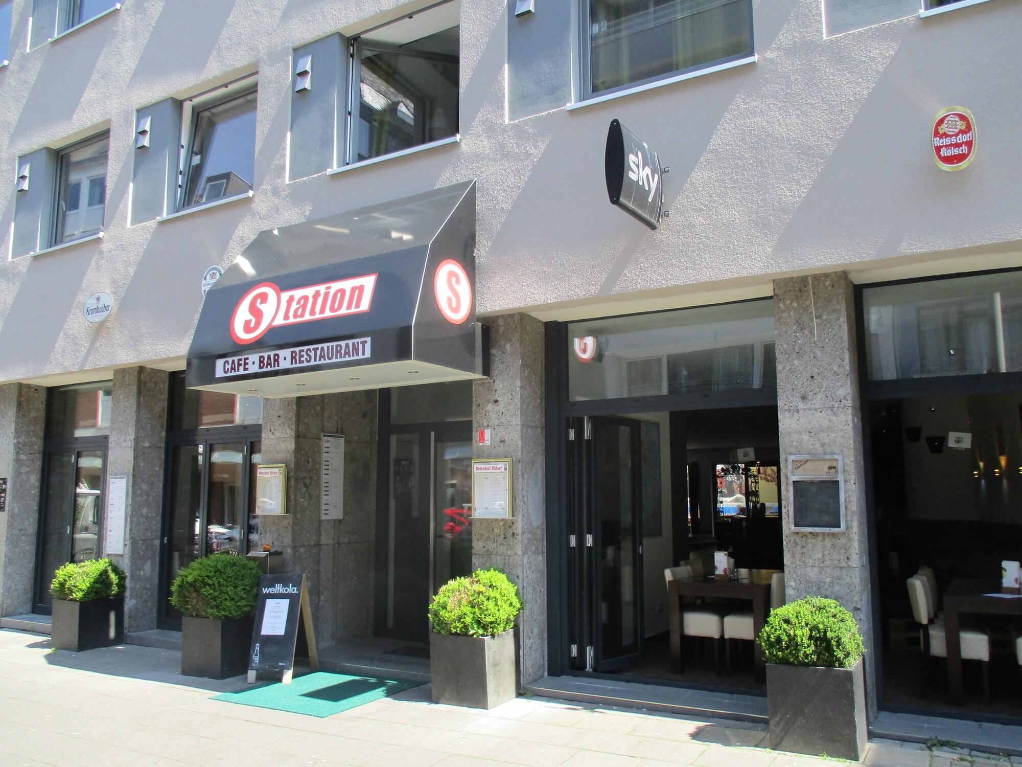 Varios Station Hostel For Backpackers