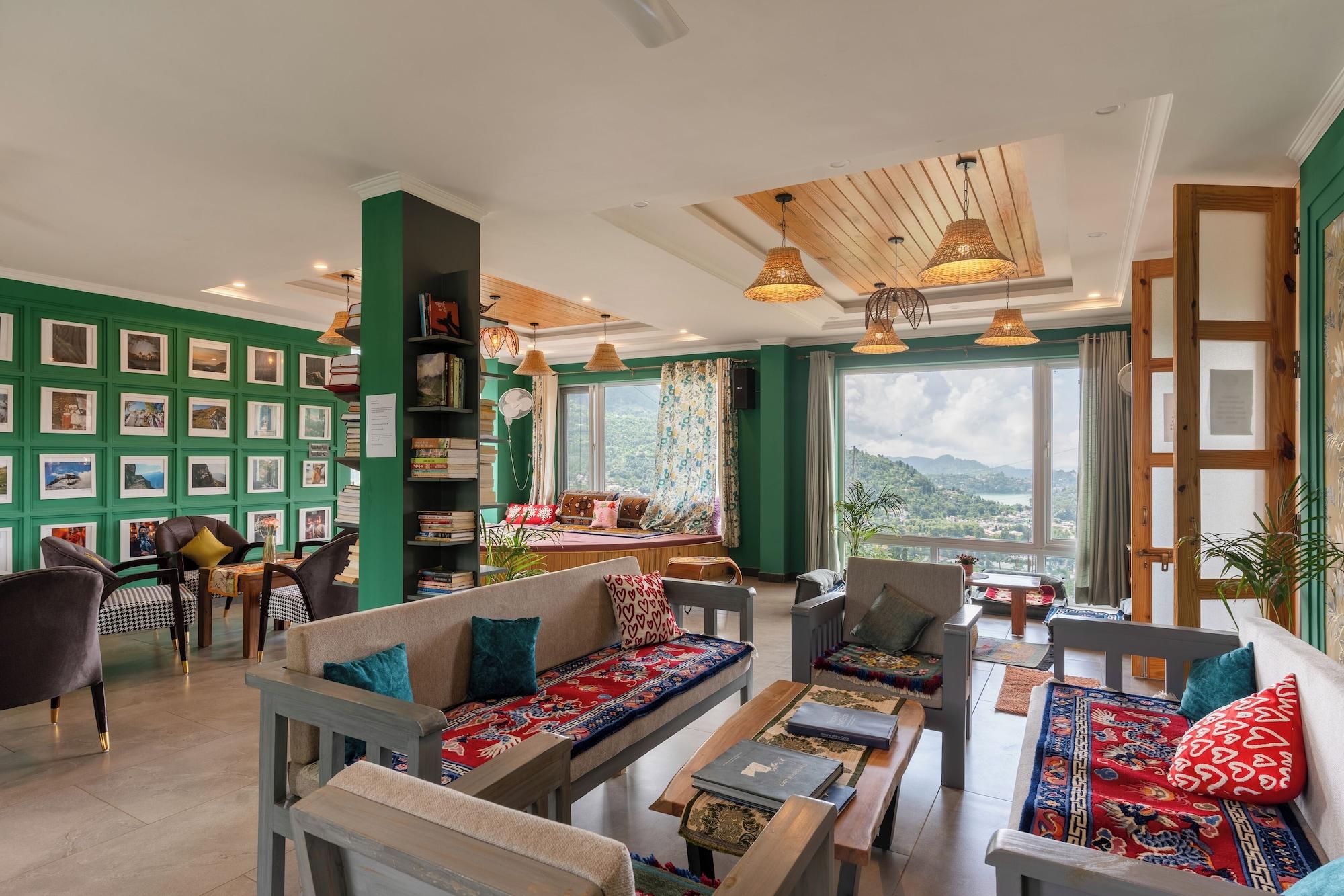 Bar/Salón Yecha House - Mountain & Lake View Retreat, Bhimtal