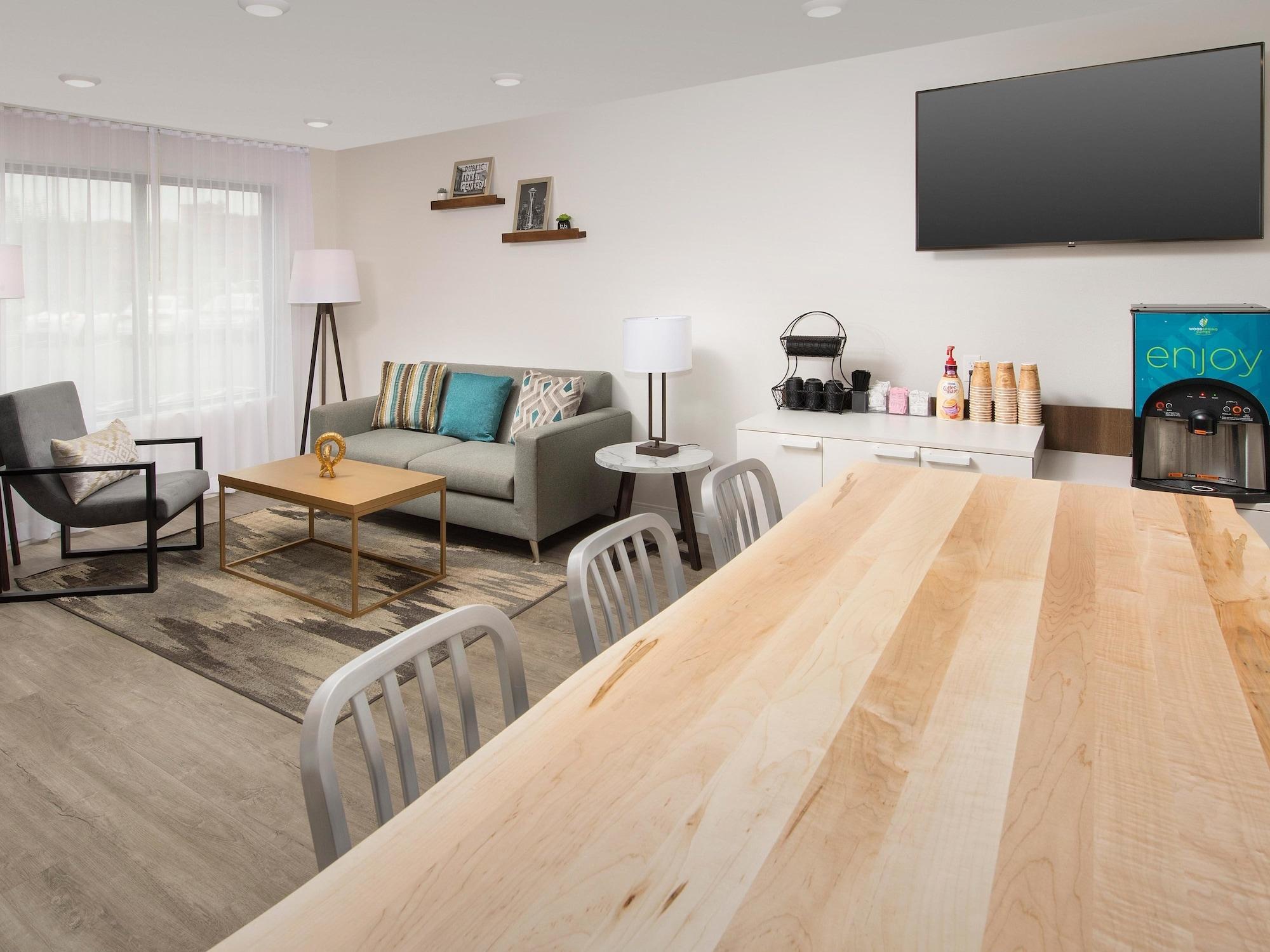 Restaurant WoodSpring Suites Seattle Everett