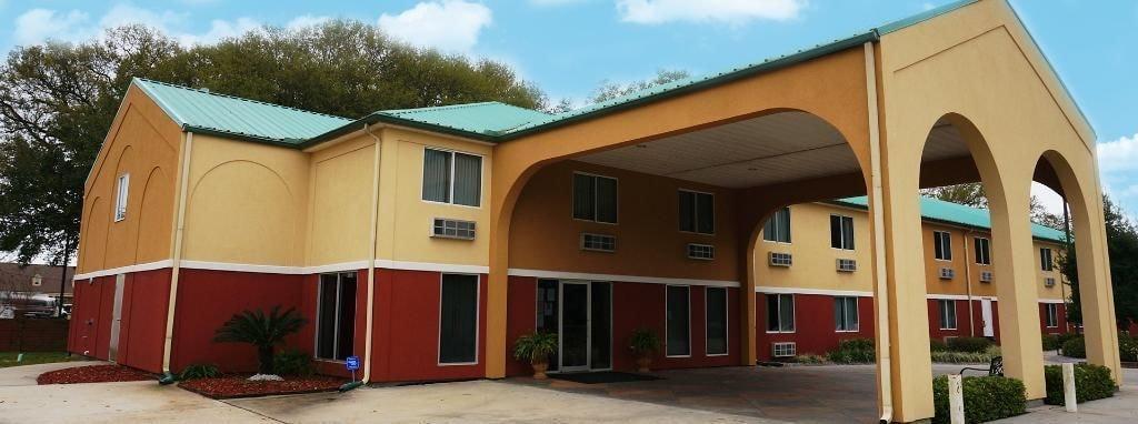 Varios Riverside Hotel