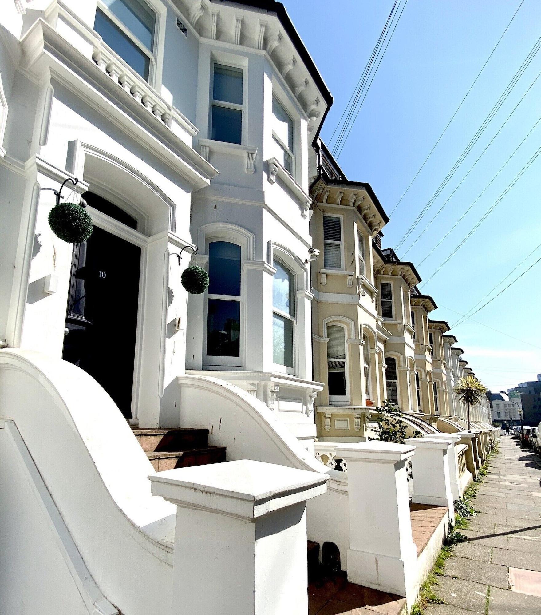 Vista Exterior Seafield Seafront Apartments