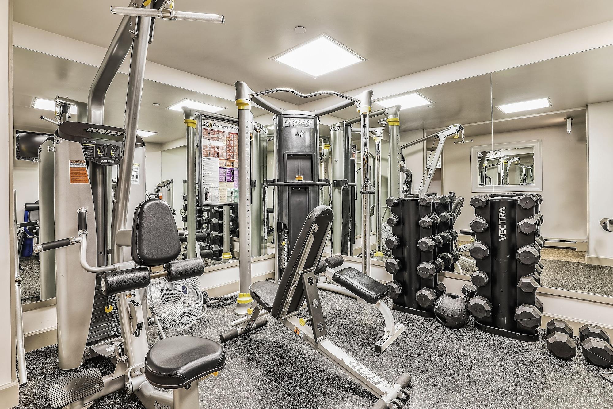 Gimnasio Aspen Square Condominium Hotel