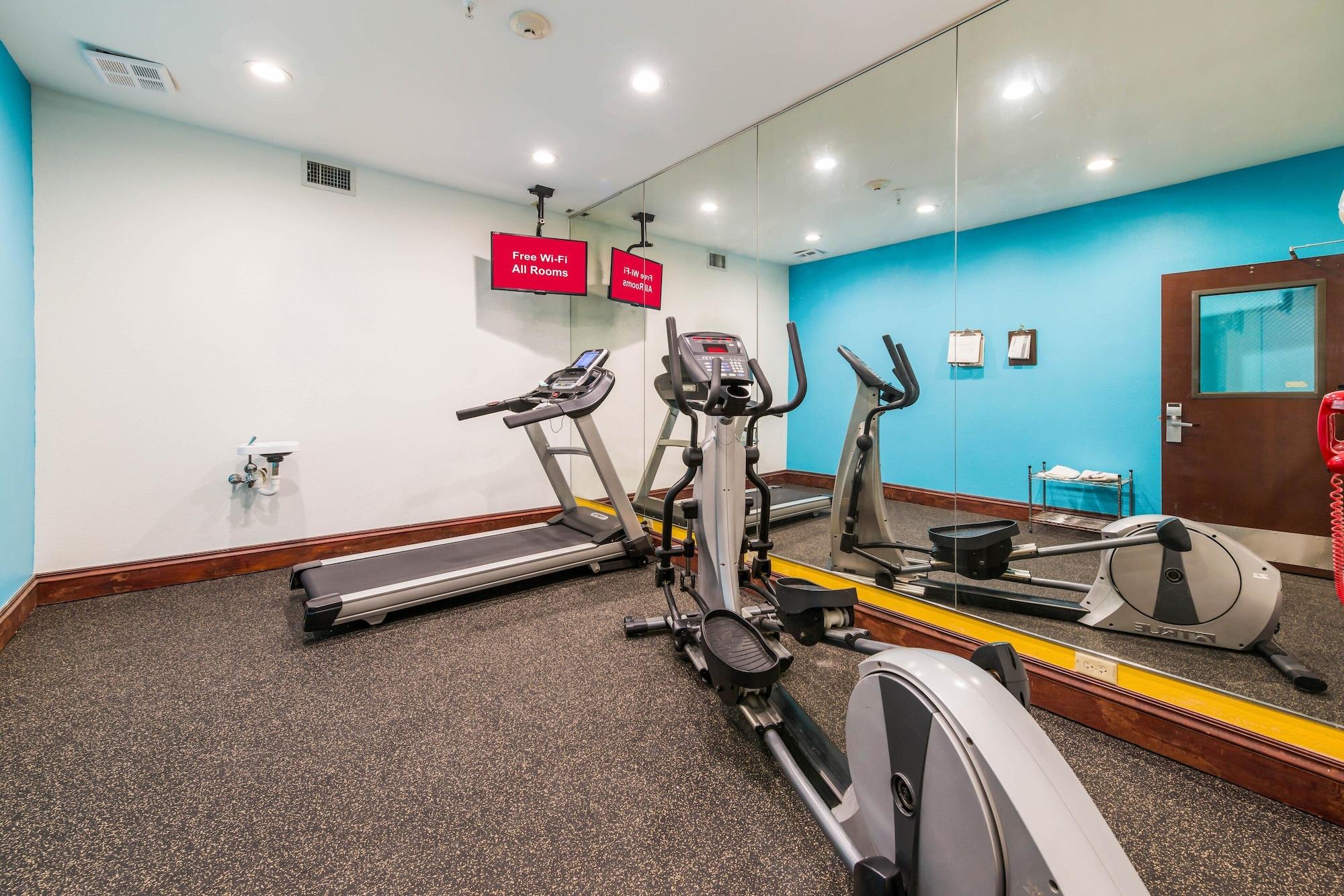 Gimnasio Red Roof Inn & Suites Monee