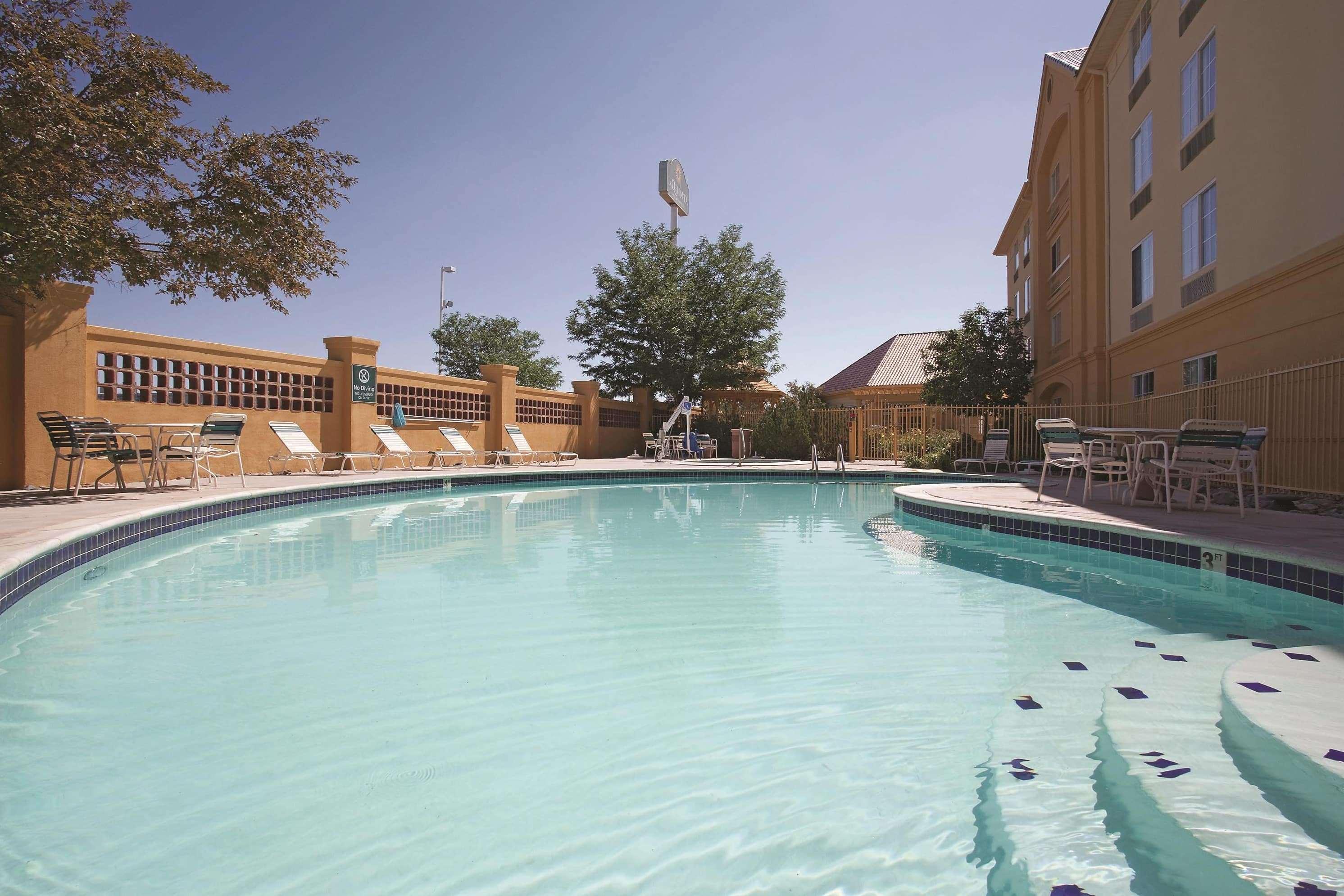 Vista Piscina La Quinta Inn & Suites Pueblo