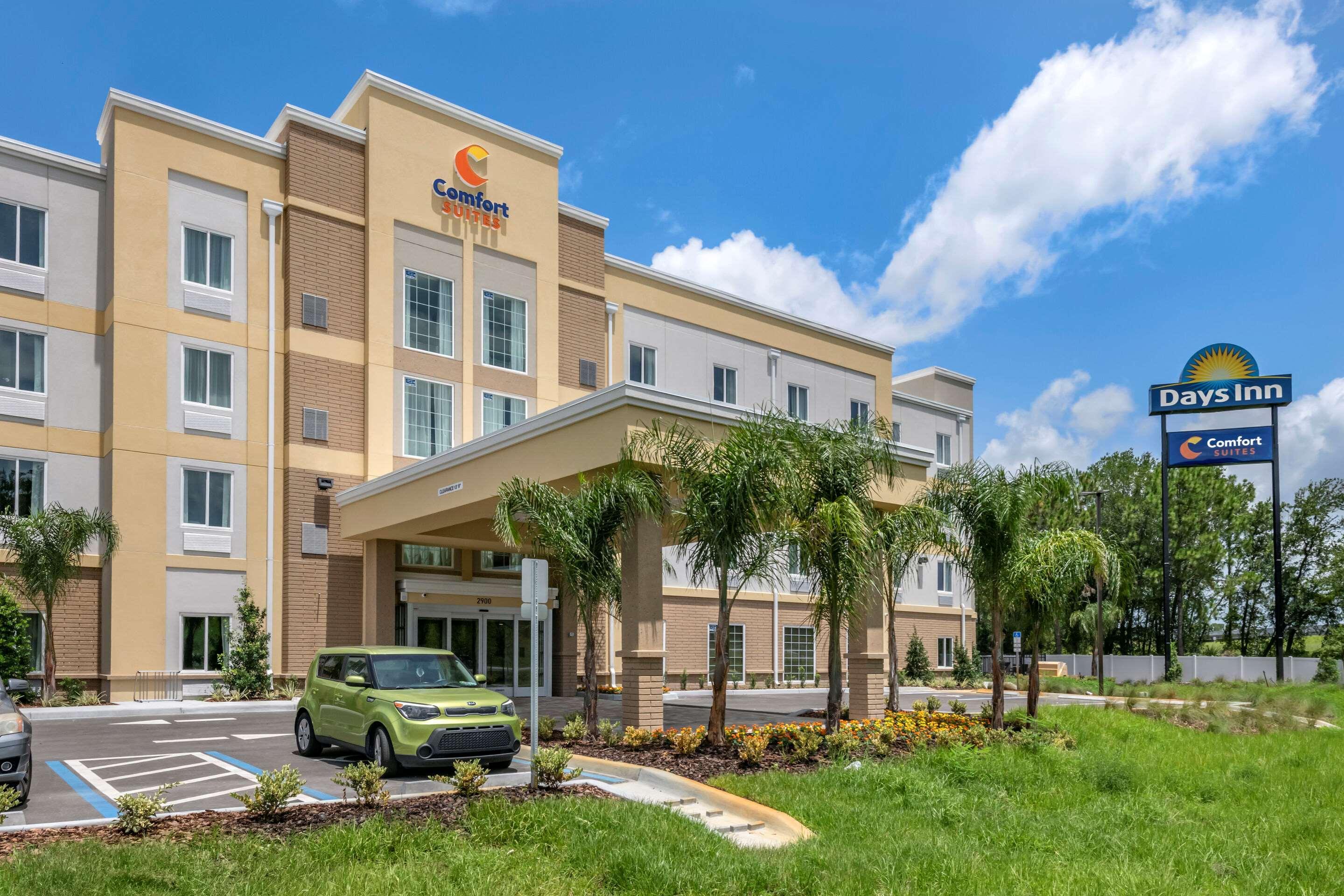 Vista Exterior Comfort Suites Daytona Beach-Speedway
