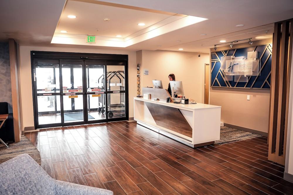 Vista Lobby Holiday Inn Express Hotel & Suites Douglas by IHG