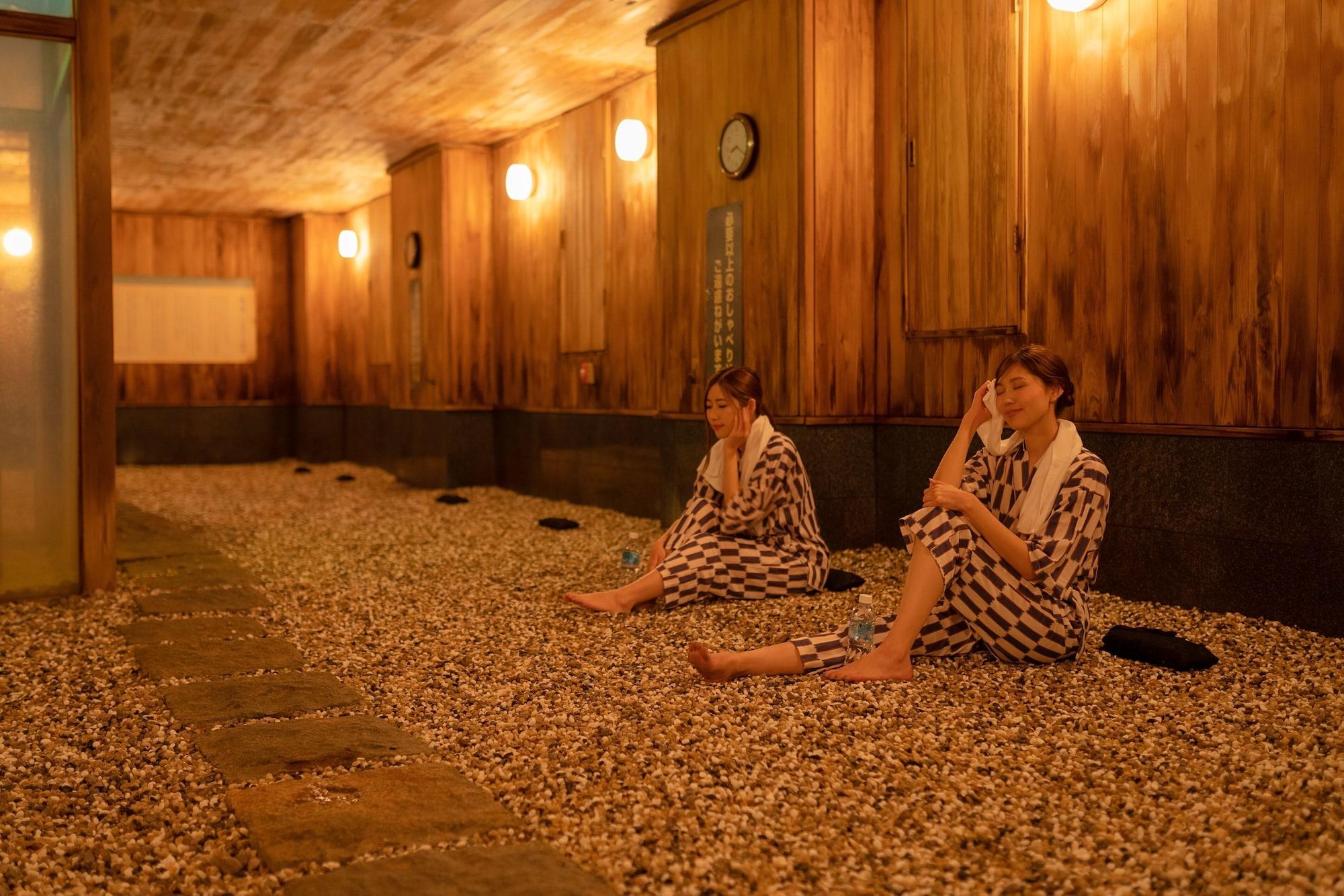 Spa Hotel Hoho "A hotel overlooking the Echigo Plain and the Yahiko mountain range"