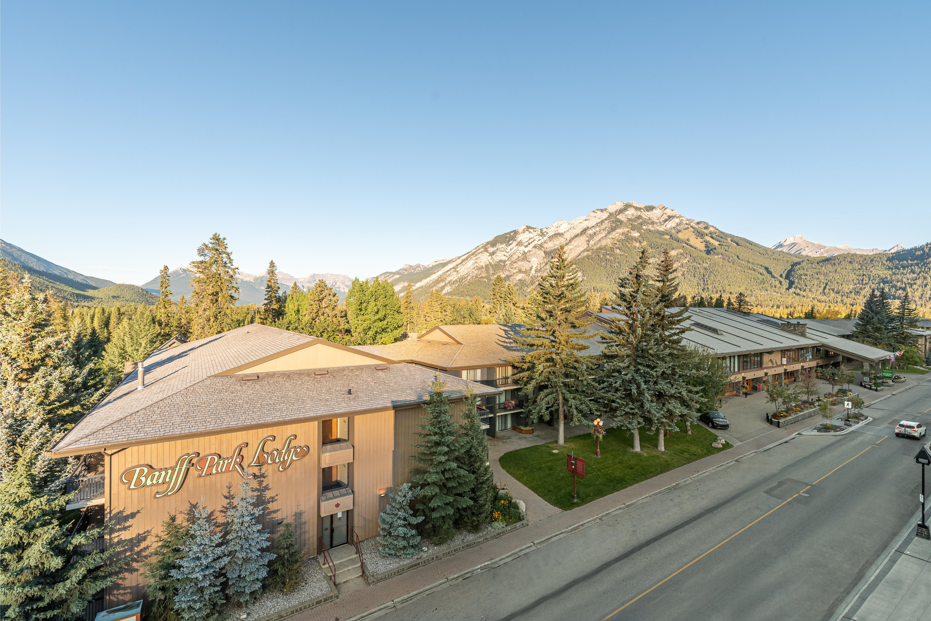 Vista Exterior Banff Park Lodge