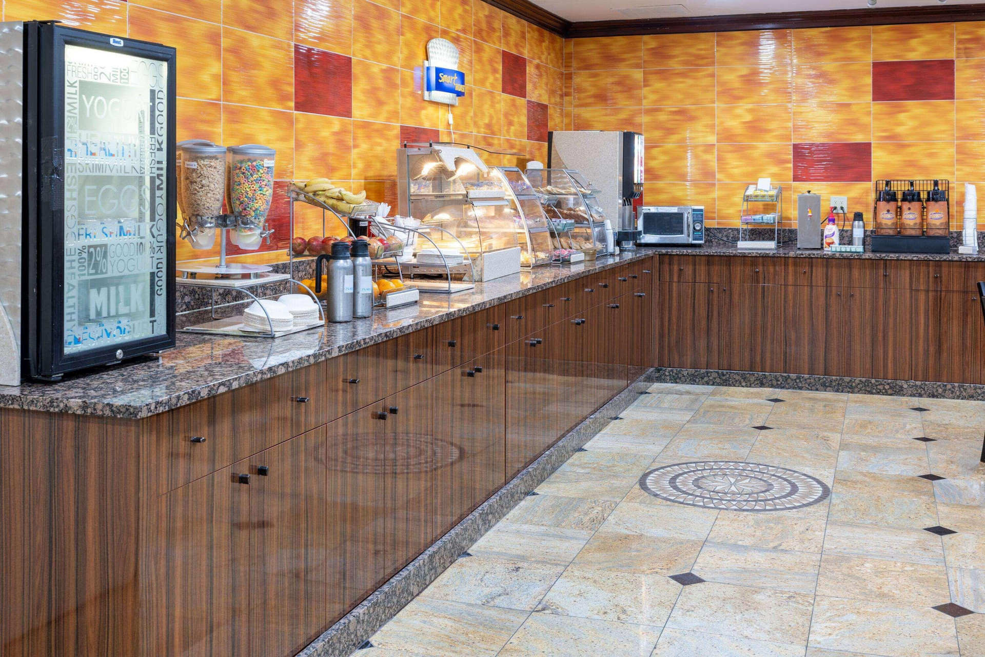 Restaurant Days Hotel by Wyndham North Bergen /NYC Area